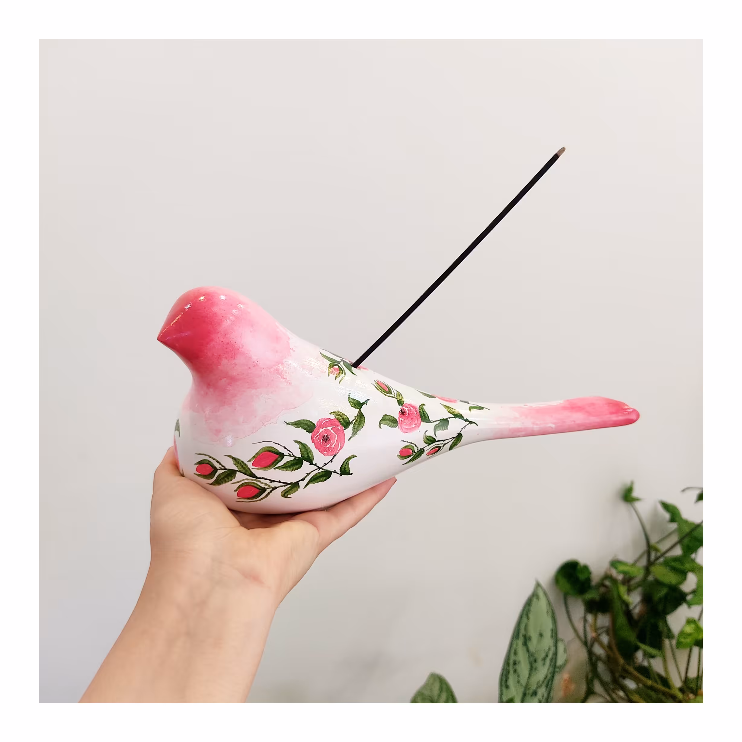 جاعودی.پرنده مرغ آمین .طرح گل رز.نقاشی با دست براق وضدآب .طرح ورنگش به سلیقه شما قابل تغییره