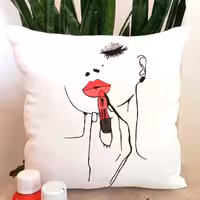 کوسن پرشده مینیمال دختر ک