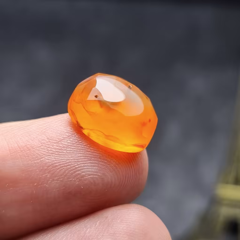   نگین فوق العاده زیبای سنگ عقیق عسلی اصل یمن با تراش فست
کد  27418