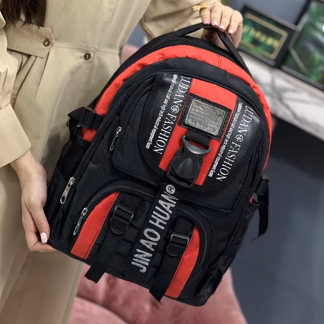 کوله مدارس برزنتی در پنج رنگ و با جنس برزنتی با جیبهای متنوع وجادار