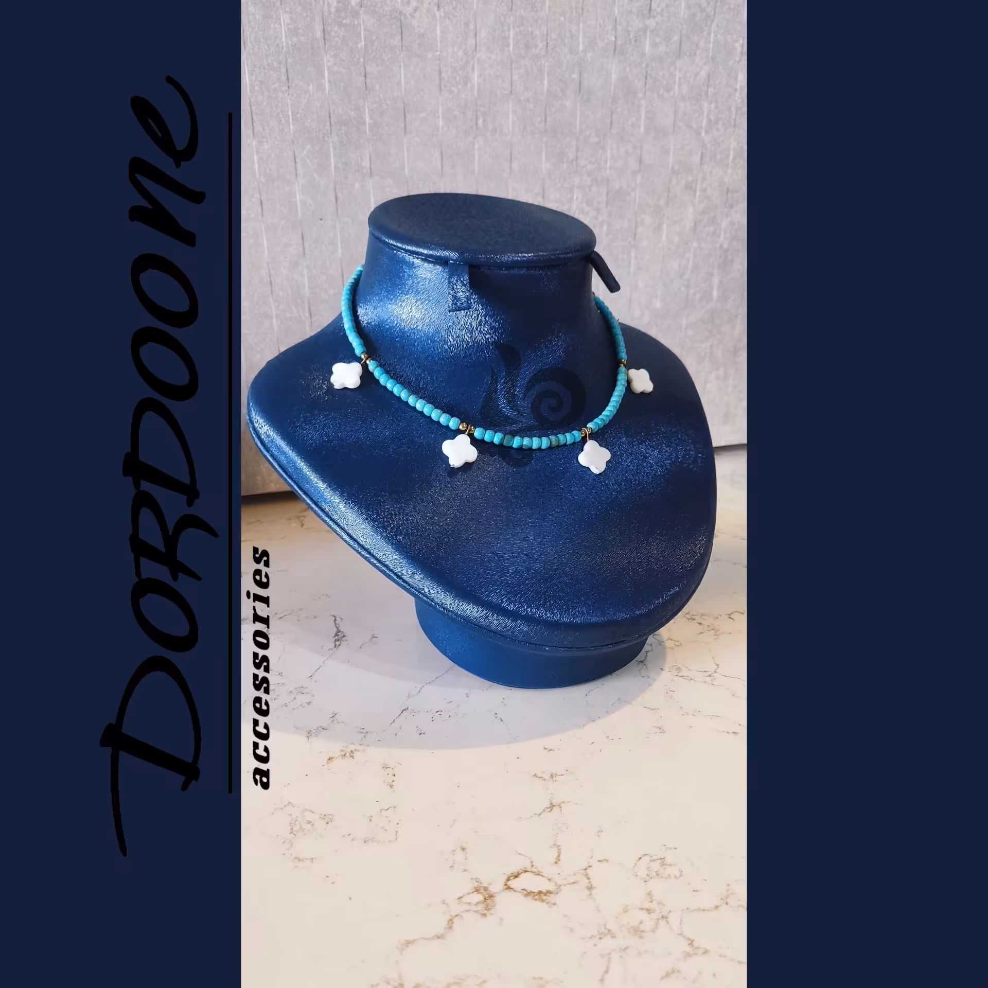 گردنبند فیروزه ترکیب شده با ونکلیف صدفی سفید 