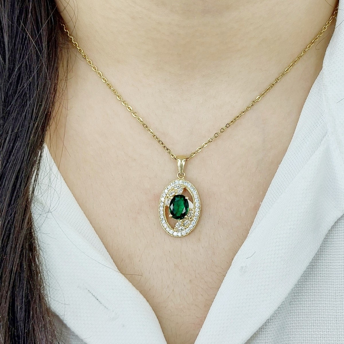 گردنبند طلاروس سنگ طرح زمرد کد 10371