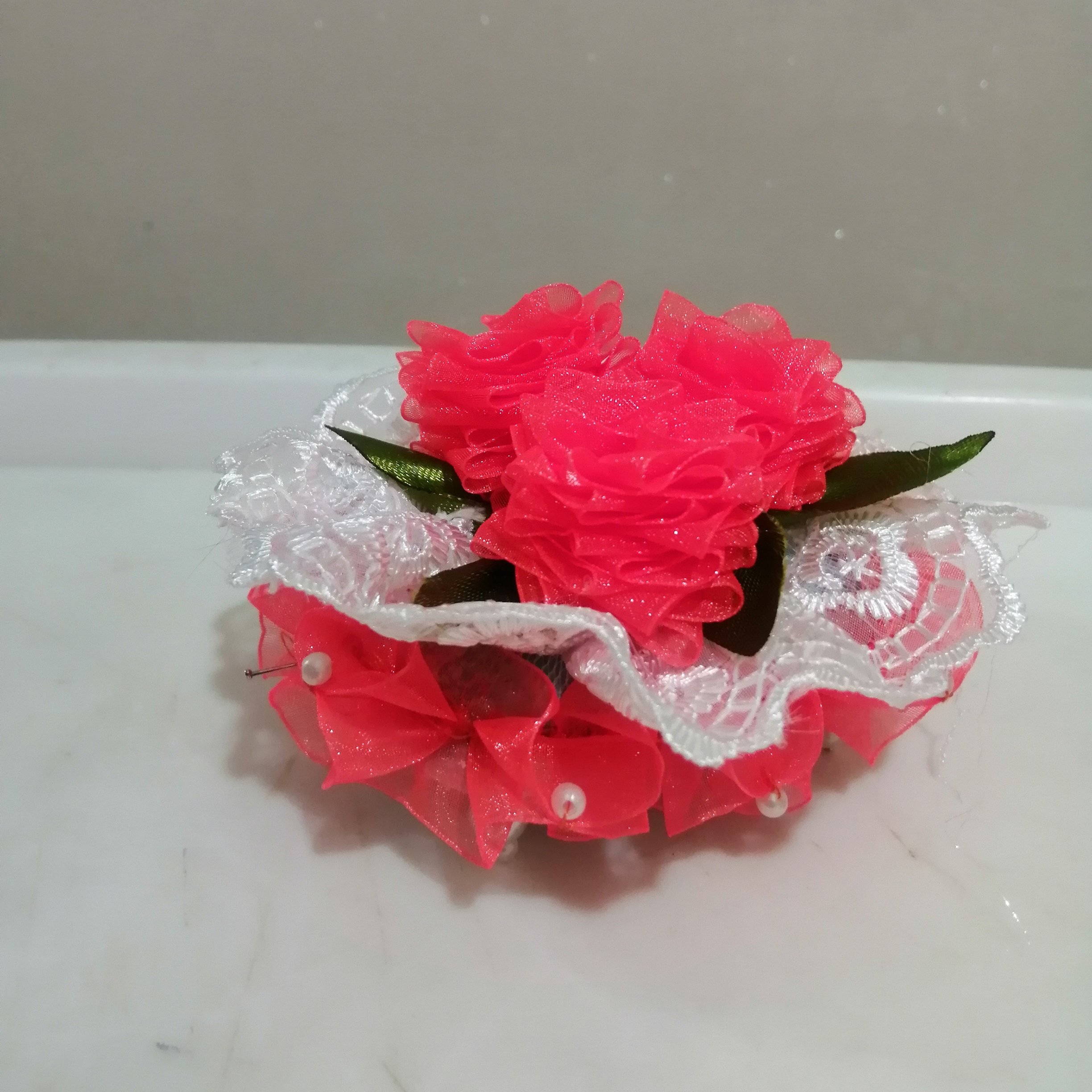 صابون معطر تزئینی با گلهای روبانی با ظرف درب دار دررنگهای متنوع