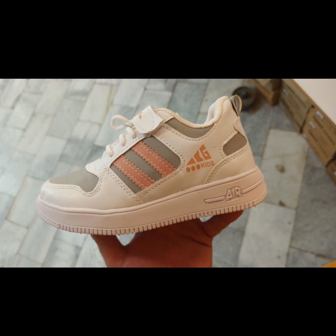 کفش اسپرت ایر سفید آدیداس چسبی بندی مناسب مدارس سایز بندی 31 تا 35