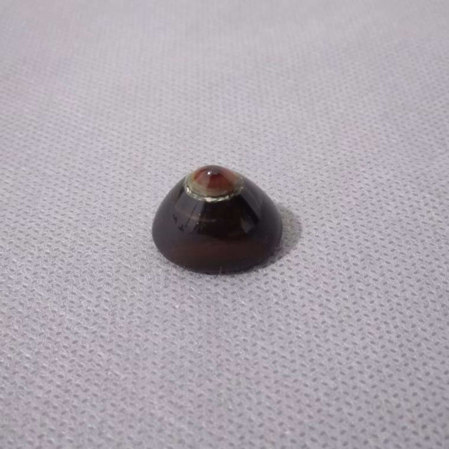 باباقوری اصل مشکی با چشم قرمز 