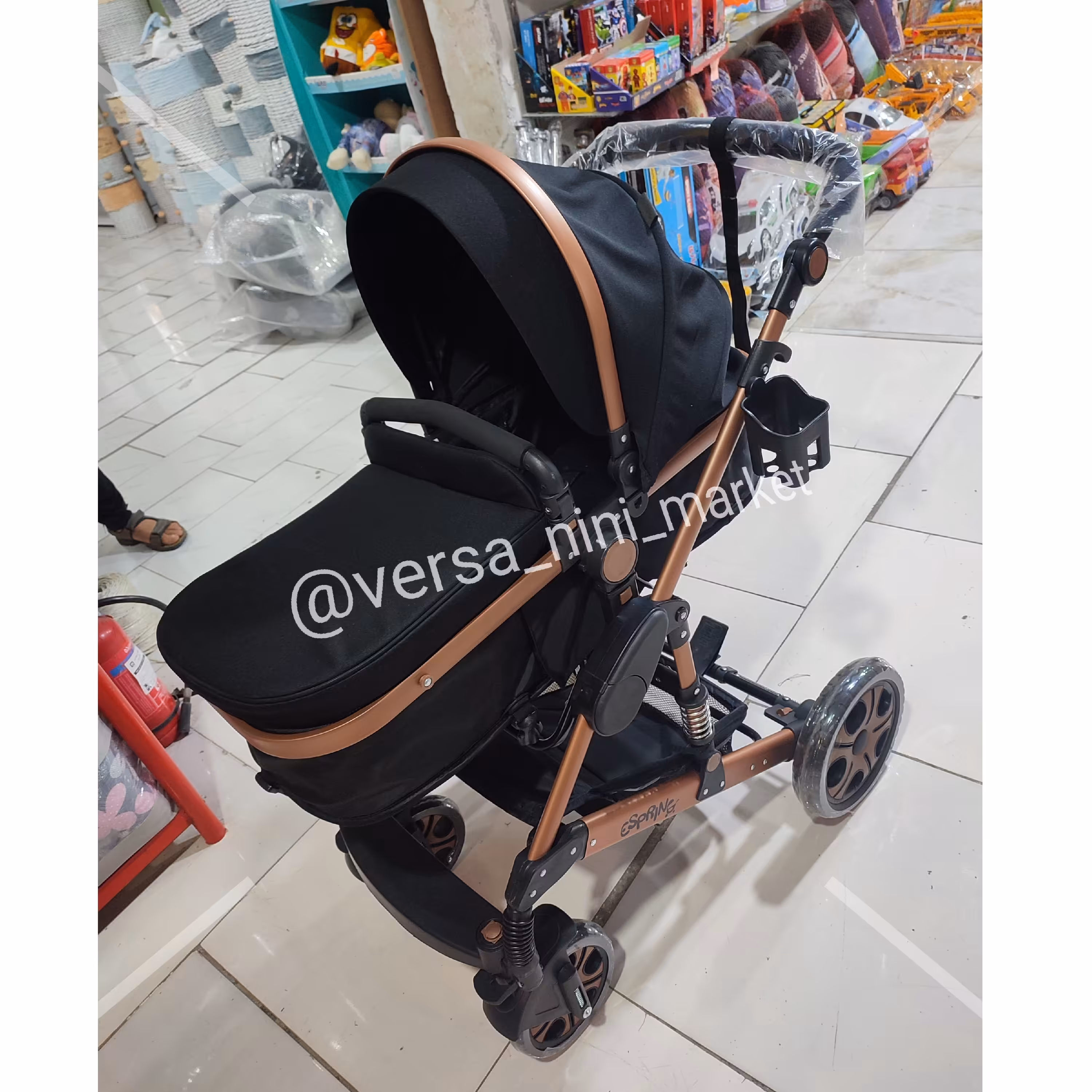 کالسکه تک اسپرینگ سیت با قابلیت تبدیل به کریکات
دارای طراحی با بدنه گلد