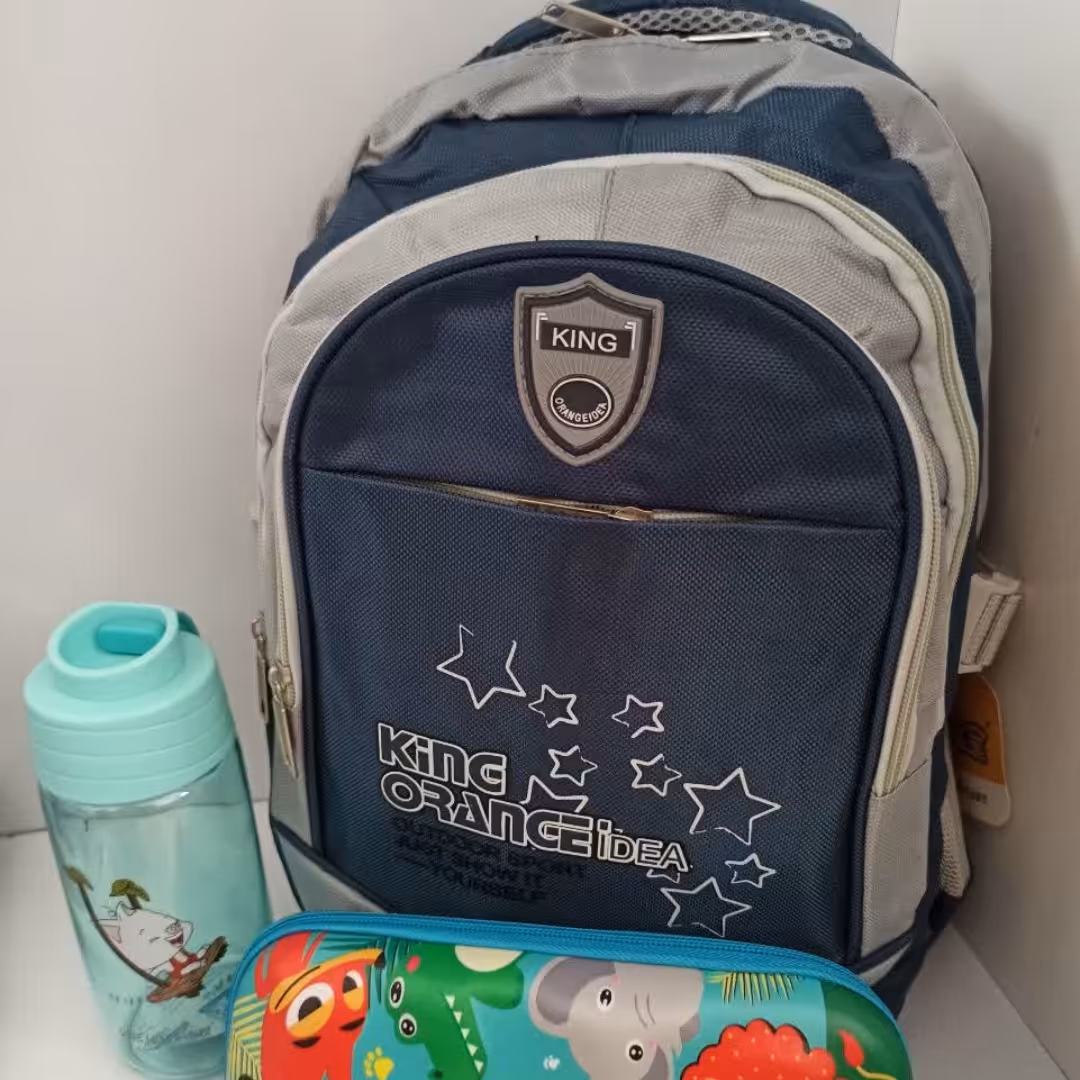 کوله پشتی مدرسه بسیار باکیفیت و زیبا و جادار دارای جیب های متعدد جنس برزنتی 