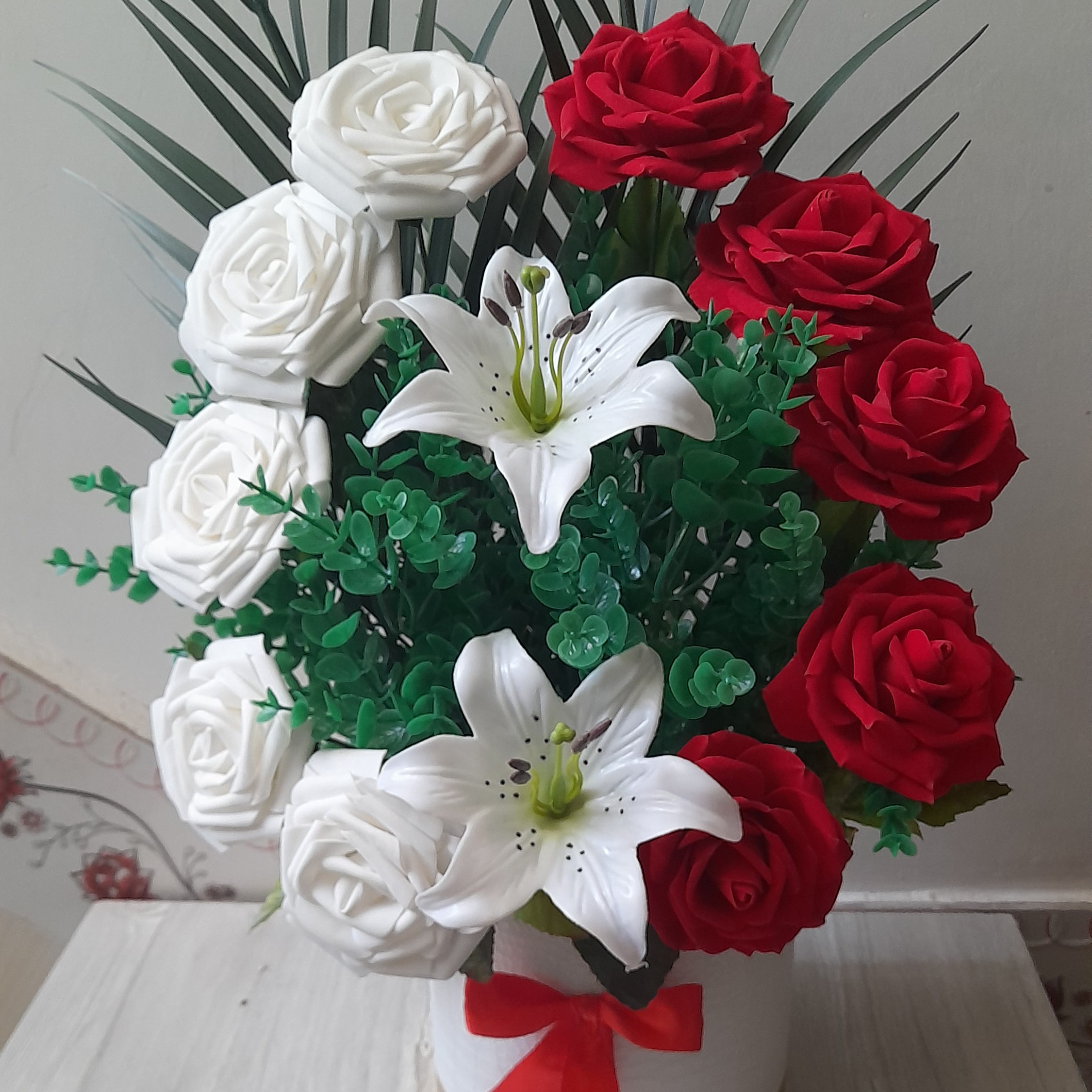 گل زیبا در باکس چرمی