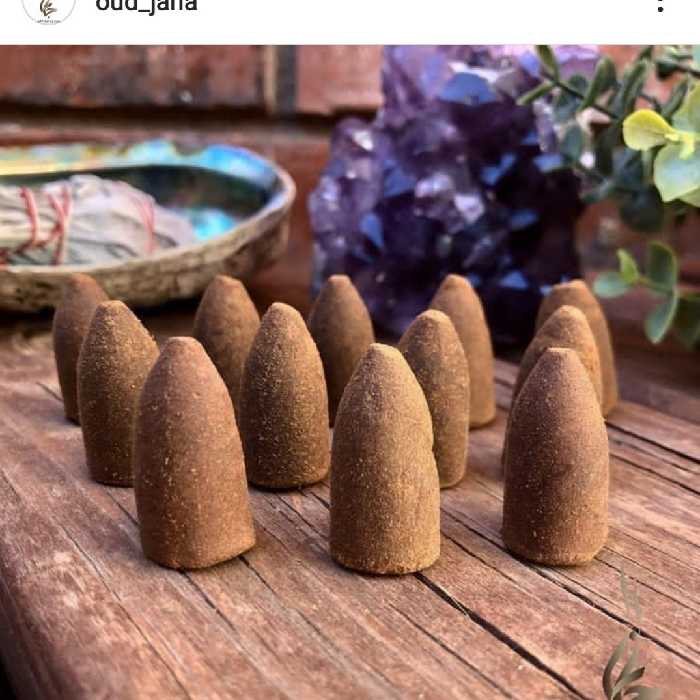 عود کندر  با بویی گرم و روحانی  از بهترین دود کنی های تاریخ است .