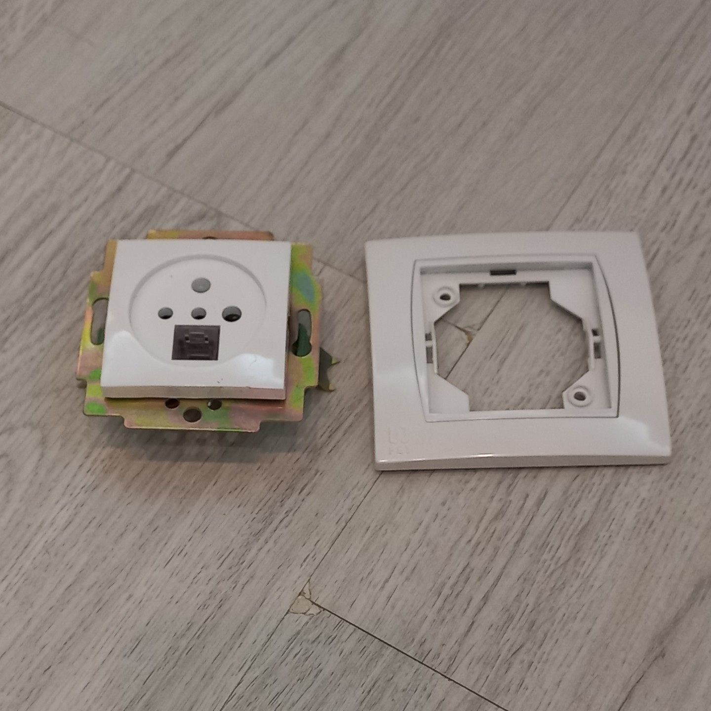 پریز تلفن دوکاره پارت مدل آذین بسته 10 عددی 