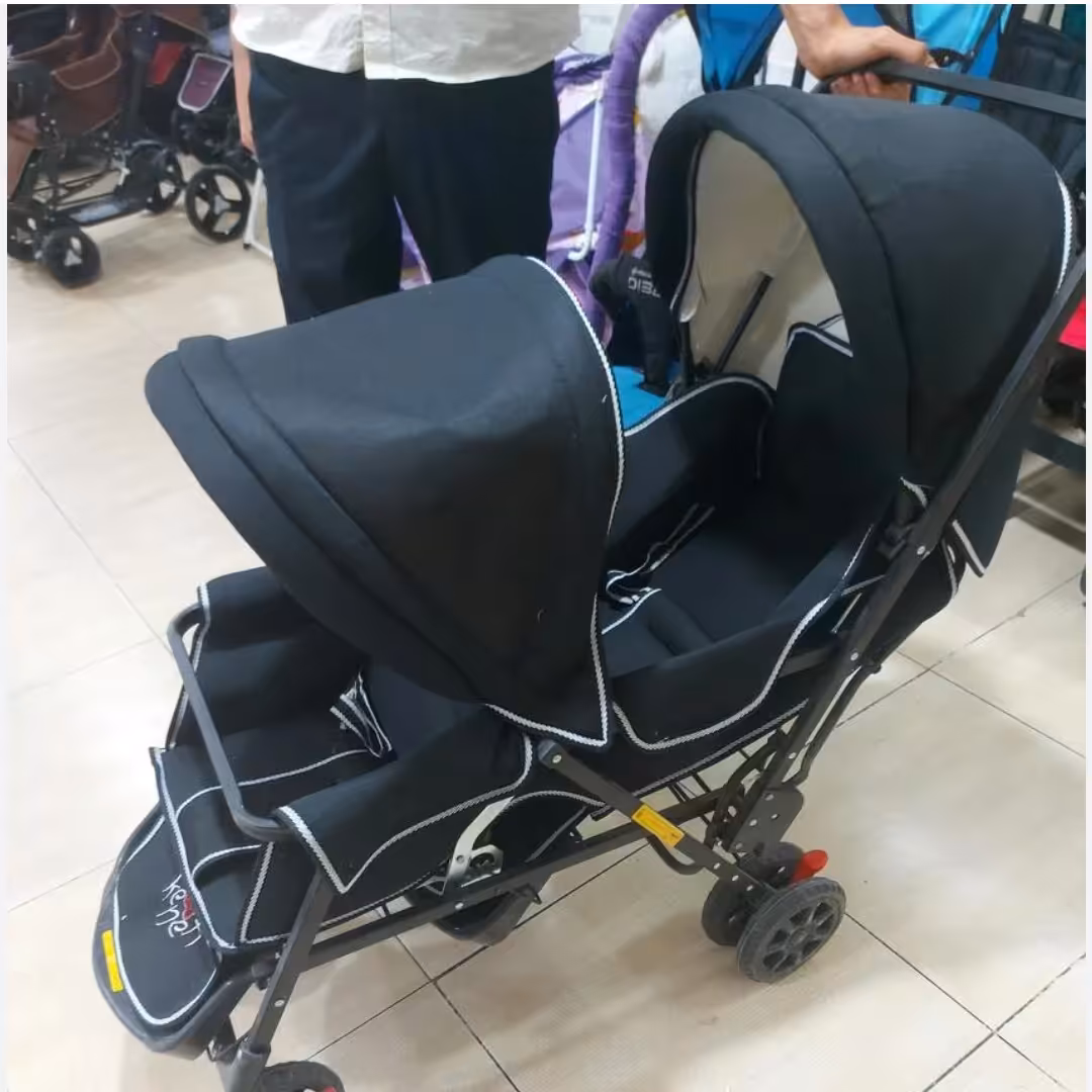 کالسکه دوقلو ارابه دارای رنگ بندی 