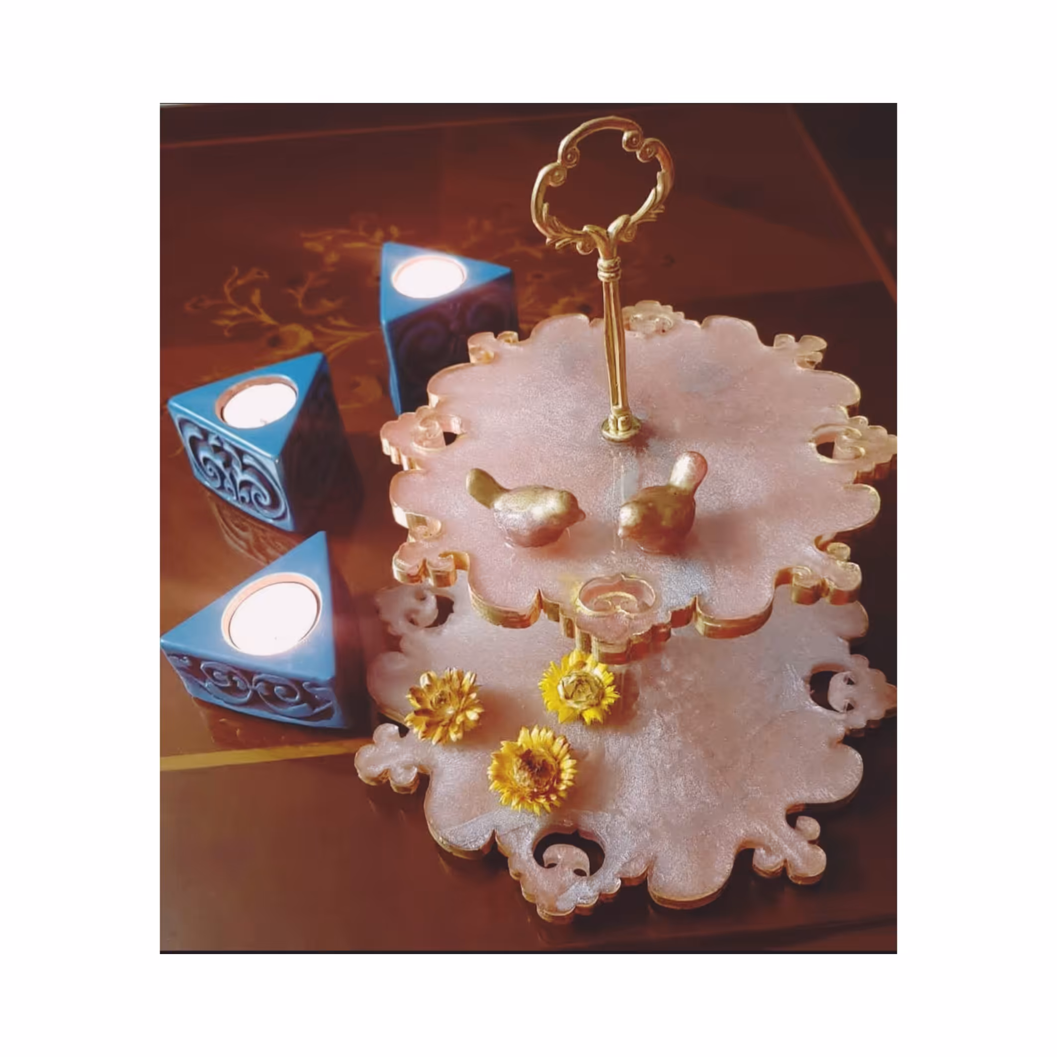 شیرینی خوری دوطبقه شک و لاکچری رنگ به دلخواه و سفارش شما برای پذیرایی 