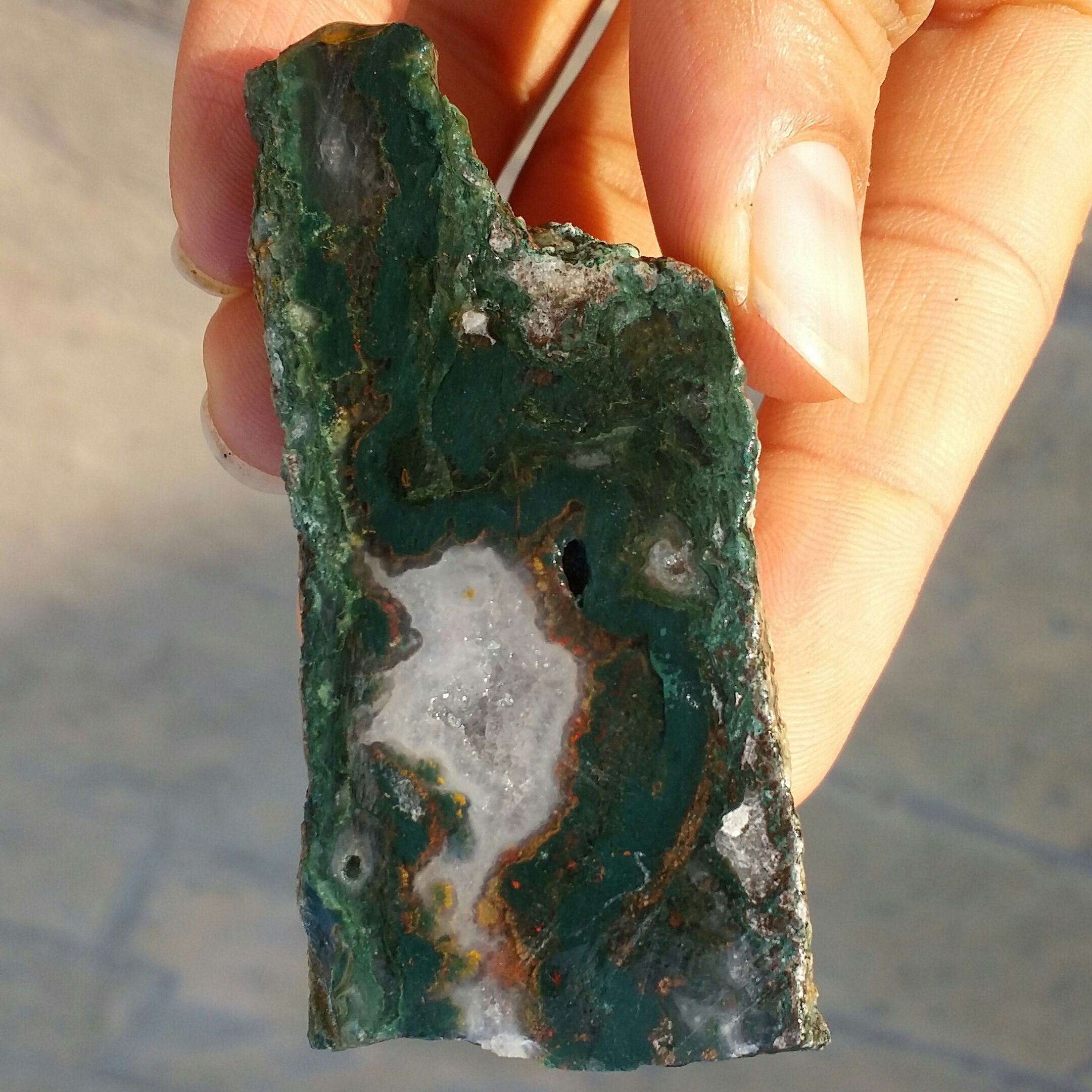 اسلایس سنگ راف عقیق منظره سبز بسیار دیدنی شاهکار خلقت کاملا طبیعی
با قابلیت ساخت چند نگین محشر
 کد 8179