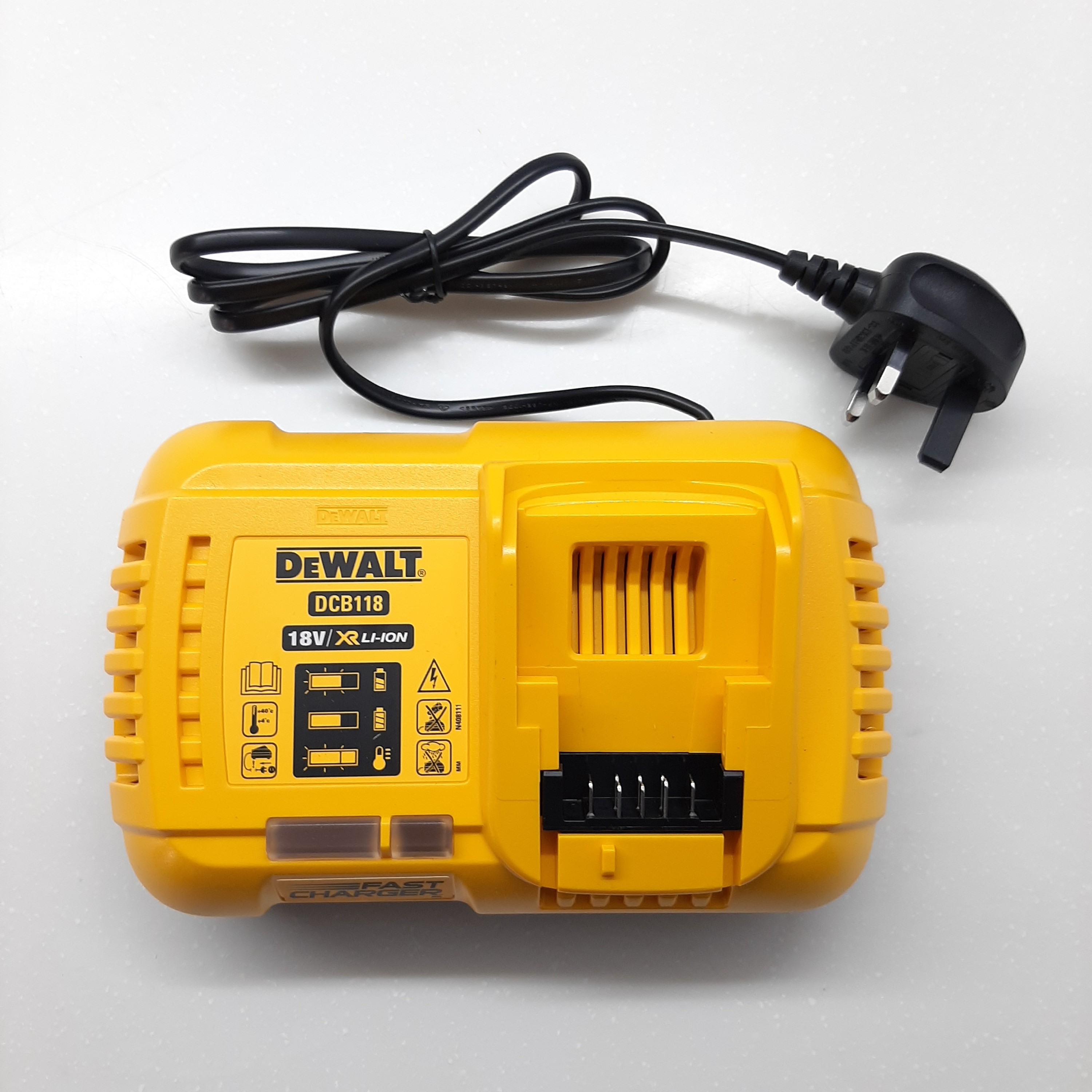 شارژر  دیوالت مدل dcb118 برق 220ولت 