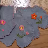 زیر لیوانی گلدوزی شده 