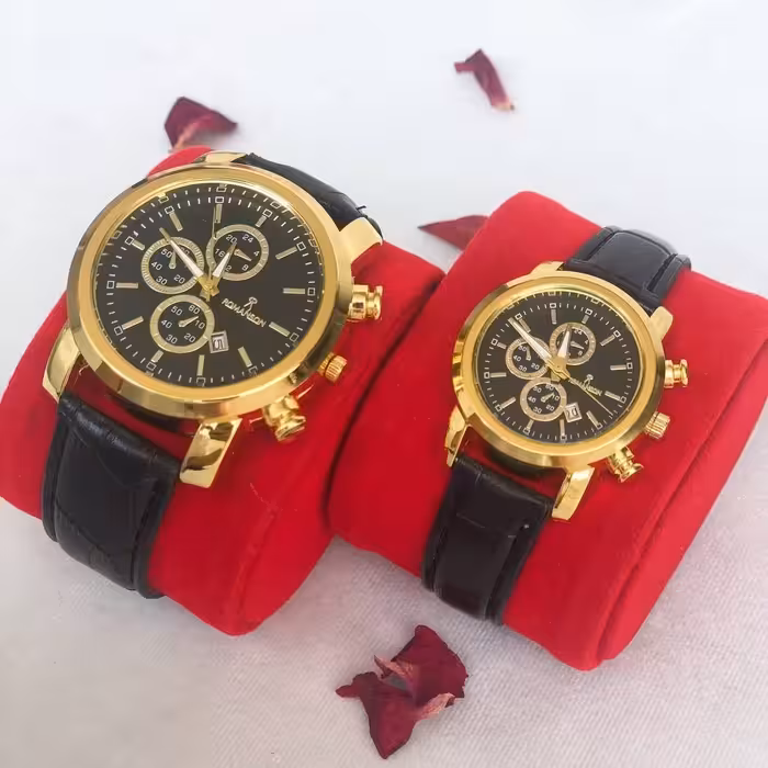 ست ساعت زنانه و مردانه سیتیزن بند چرم مشکی صفحه مشکی قاب طلایی طرح سه موتوره تقویم دار با کیفیت عالی