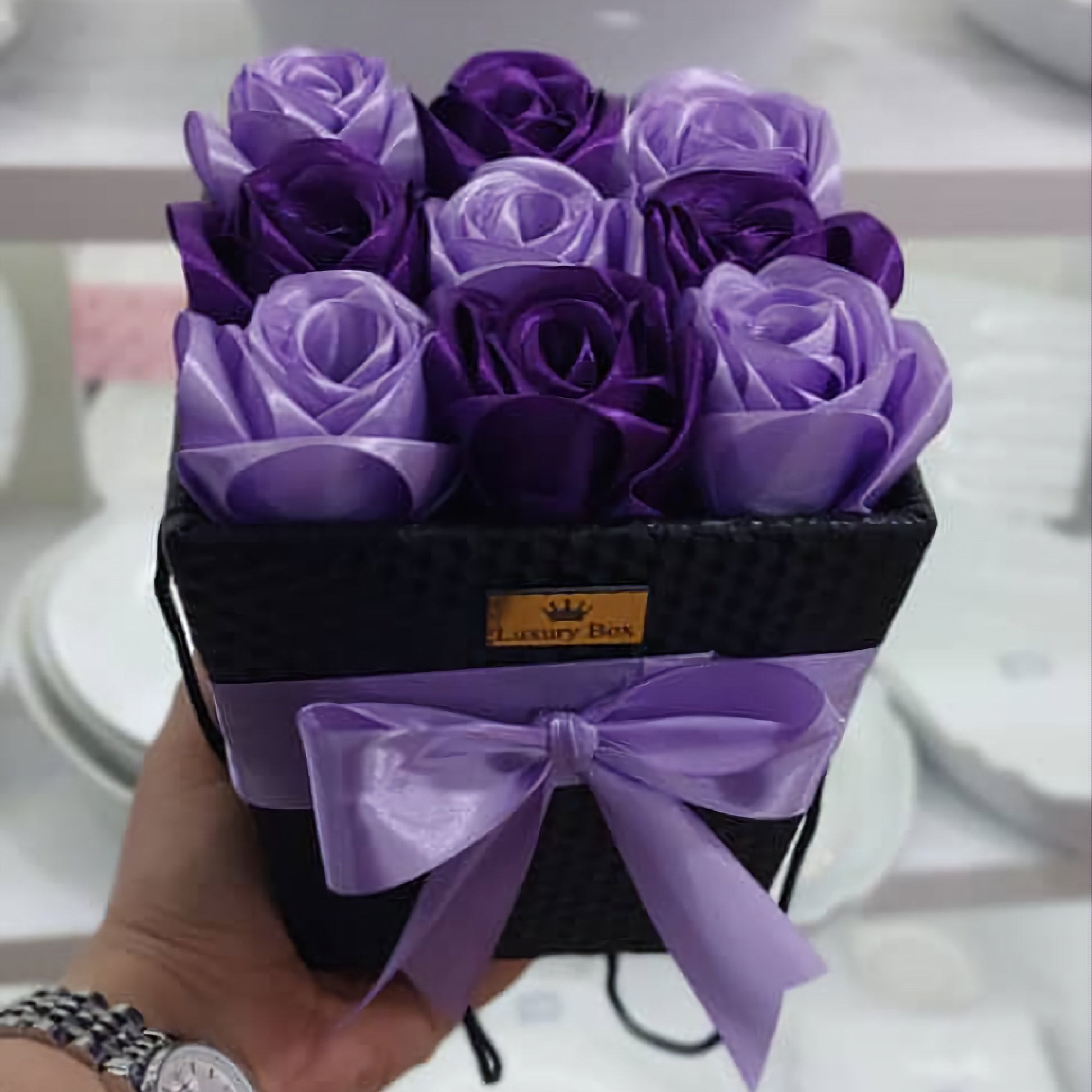 باکس گل مصنوعی ساتن خارجی در باکس مربع