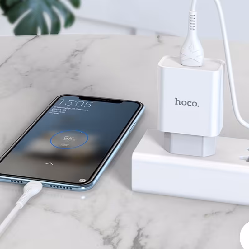 شارژر دیواری C81A هوکو به همراه کابل مدل تایپ سی
