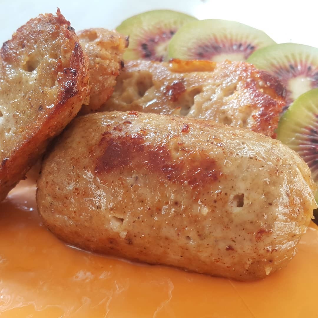 سوسیس پنیری خانگی سالم و طبیعی آفروشه (ارسال رایگان جمعه ها با پیک برای تهران) 