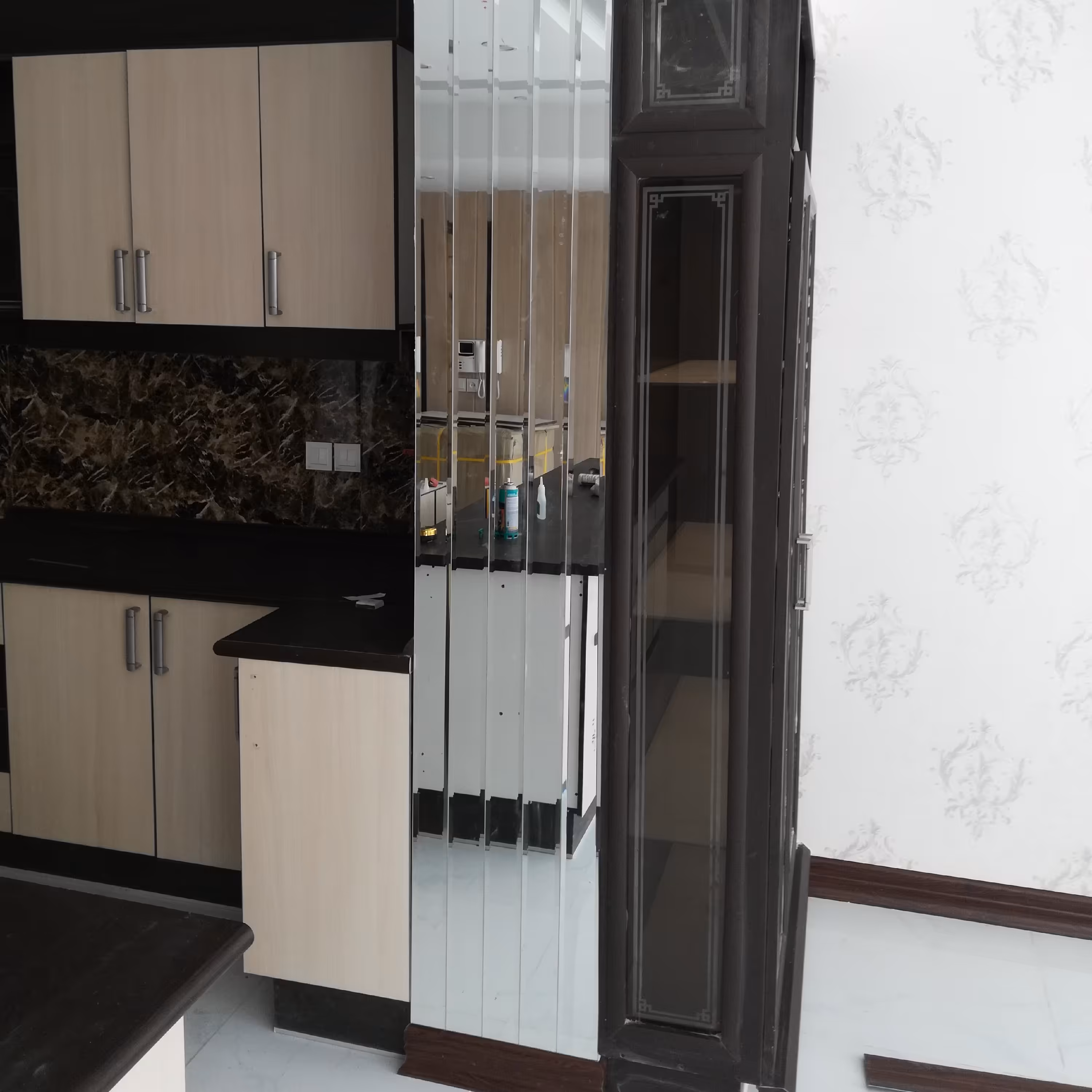 آینه دکوراتیو طرح میله ا ی در 6رنگ نقره ای شامپاینی(برنز) مسی طلایی دودی و صورتی(هزینه ارسال بصورت پس کرایه و در مقصد) 