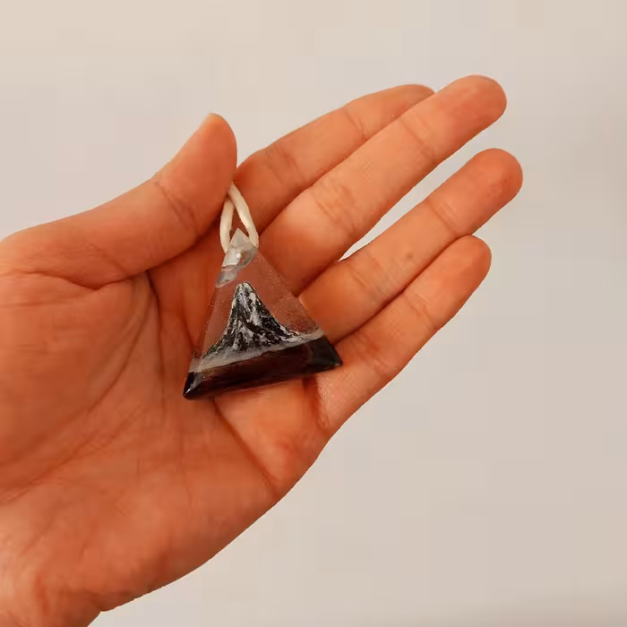 گردنبند و آویز ماشین رزین وچوب