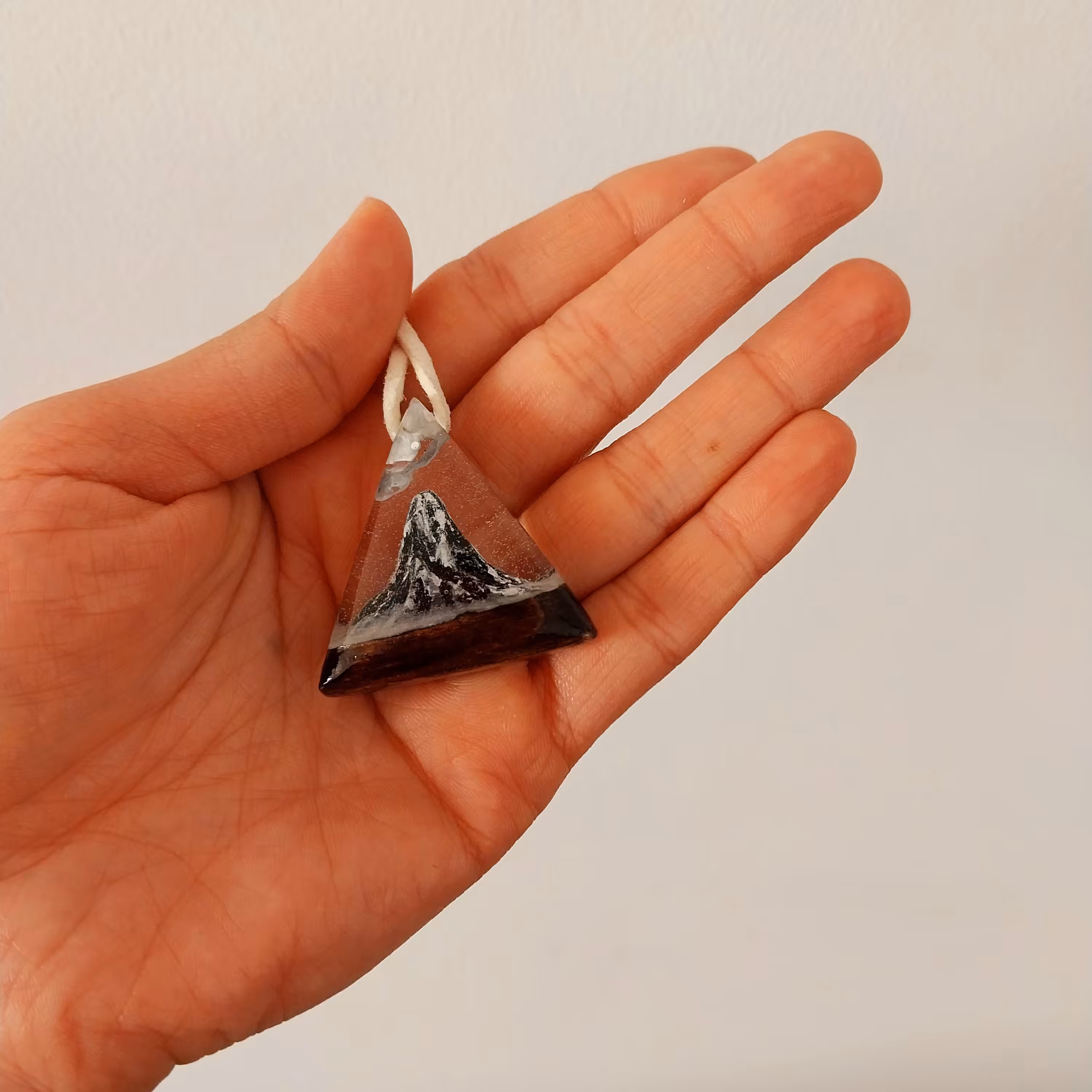 گردنبند و آویز ماشین رزین وچوب