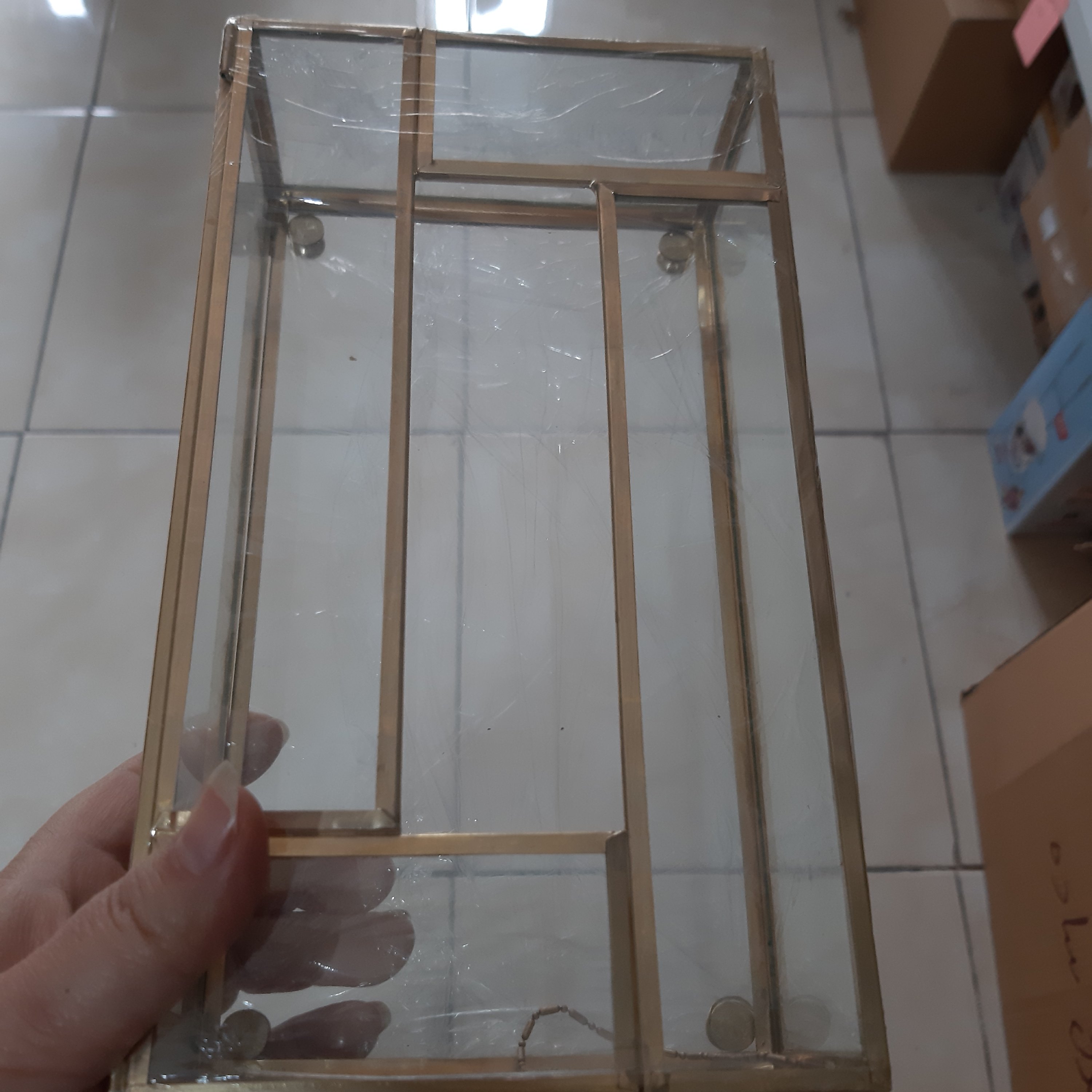 جادستمال برنجی،رنگ طلایی و سیلور  ، پایه دار ، جنس شیشه و برنج ،ابعاد حدودا 23سانت