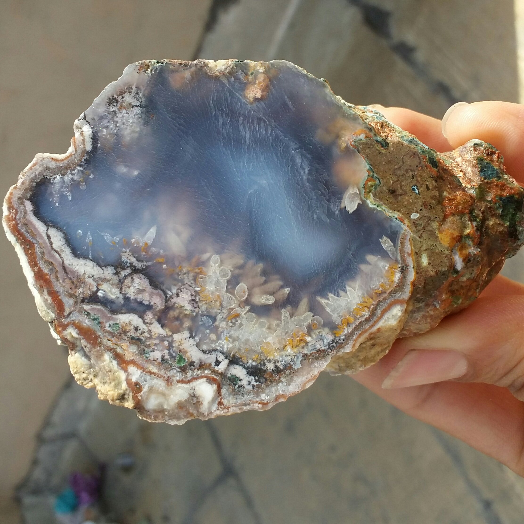 اسلایس سنگ راف عقیق منظره دریایی 7رنگ بهمراه رتایل خاص شاهکار خلقت کاملا طبیعی
با قابلیت ساخت چند نگین فوق العاده
کد9666