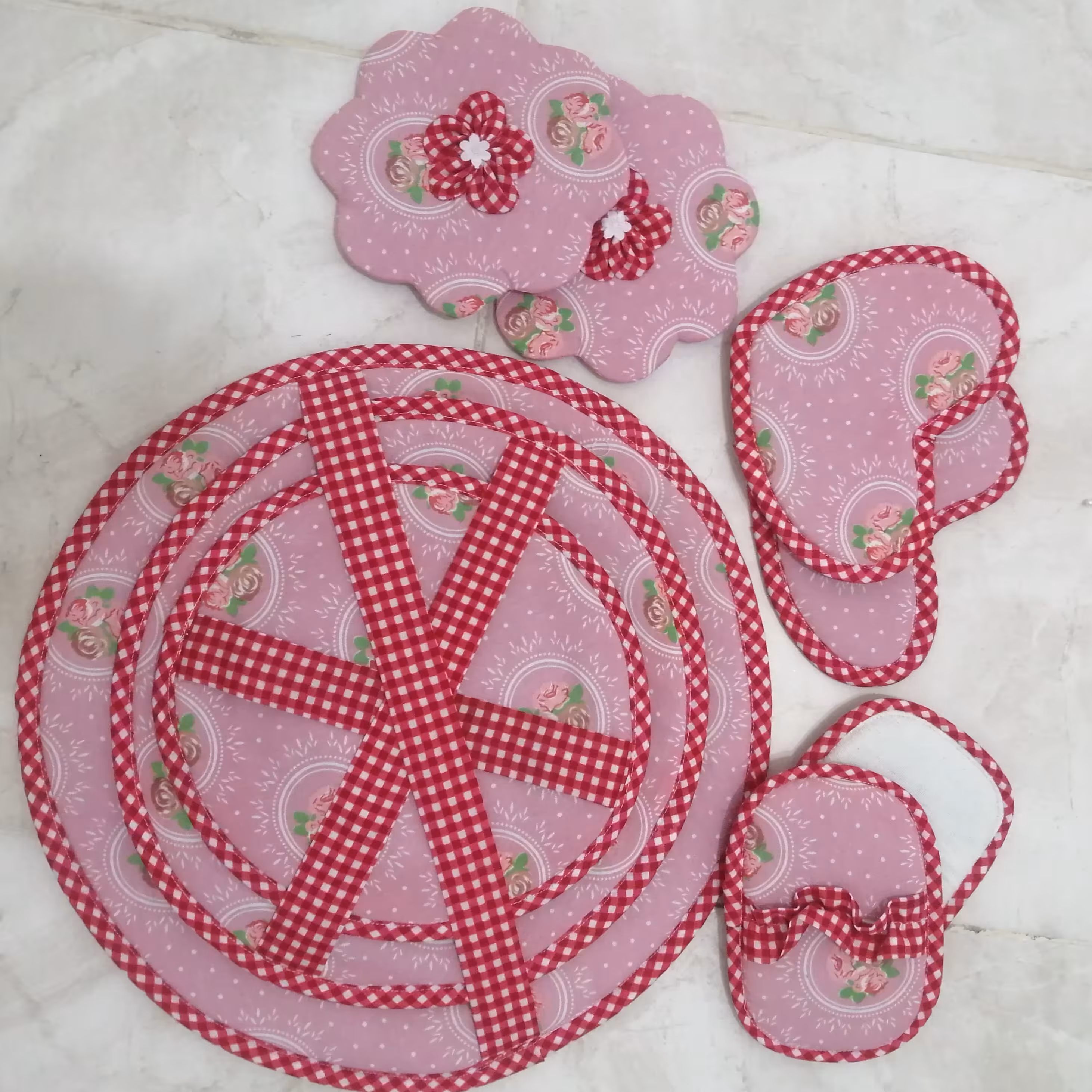 سرویس آشپزخانه دست دوز  9 پارچه صورتی گلدار