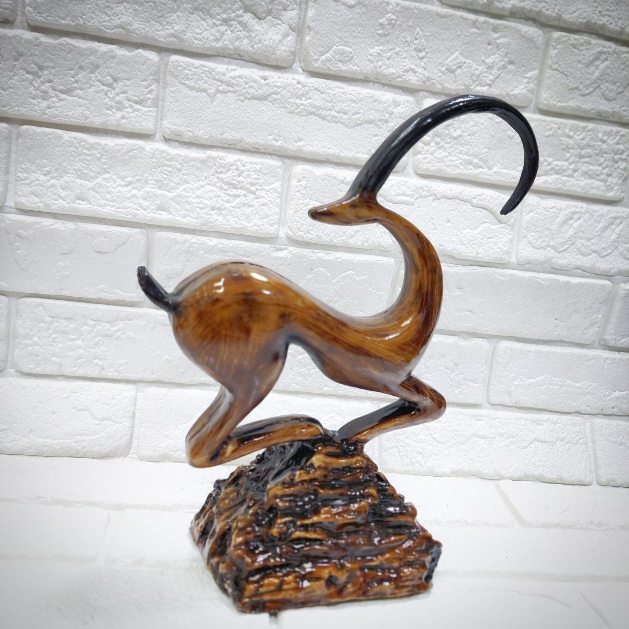 مجسمه گوزن تک شاخ