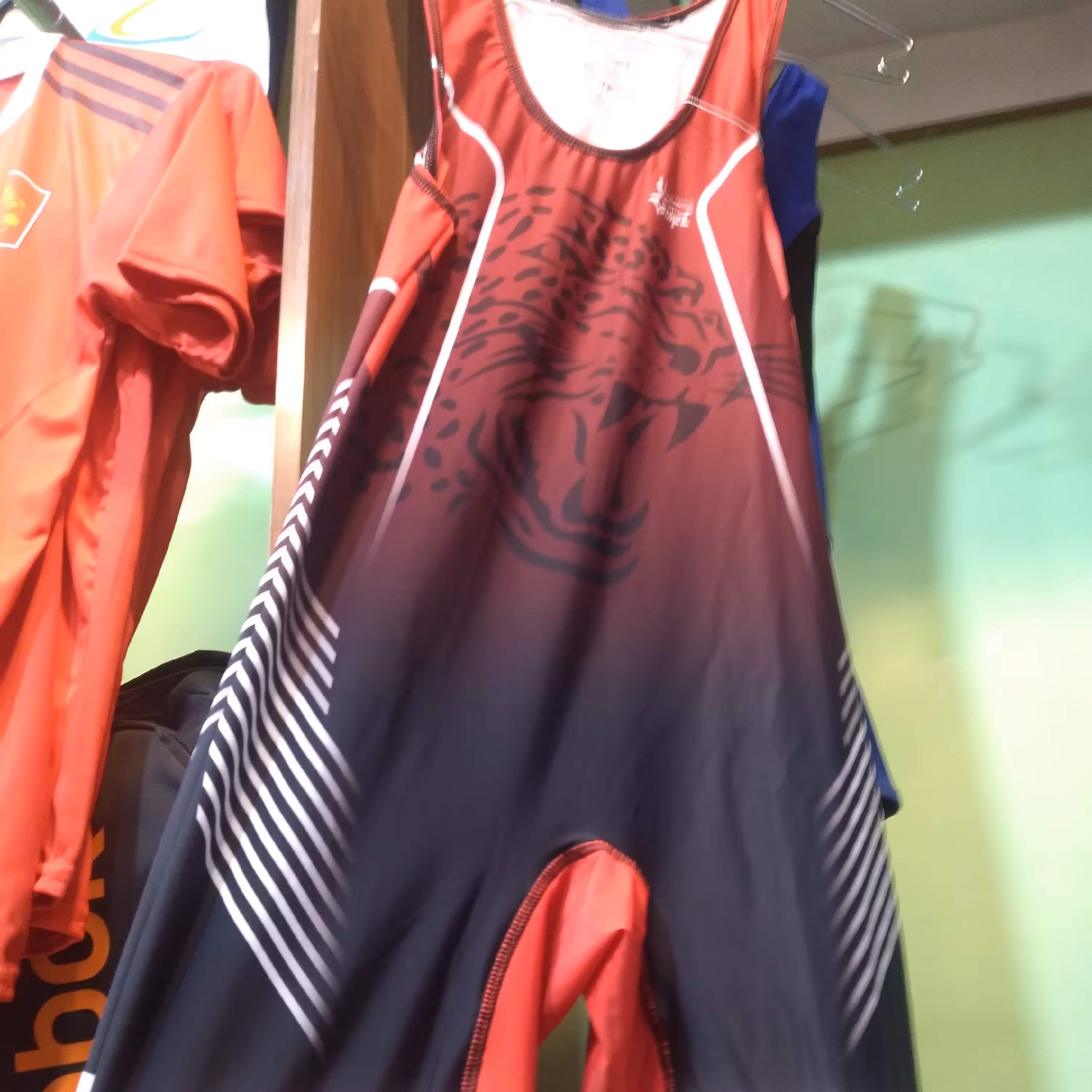 دوبند کشتی کیفیت عالی جنس پارچه لاکرا با طر های متنوع آبی و قرمز سایز لارج و ایکس لارج مناسب برای تمرین و مسابقات کشتی