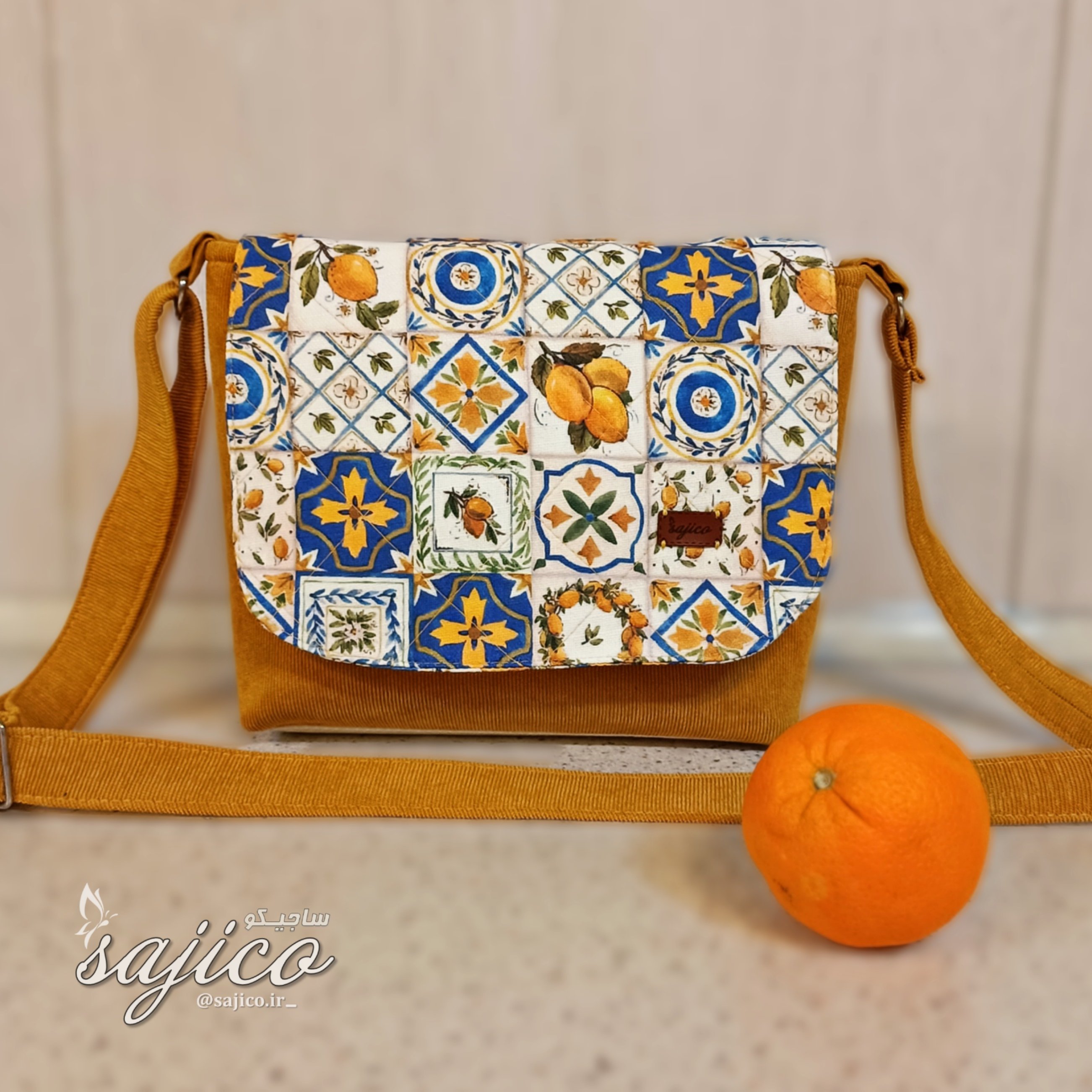 کیف دوشی پارچه ای با بند قابل تنظیم