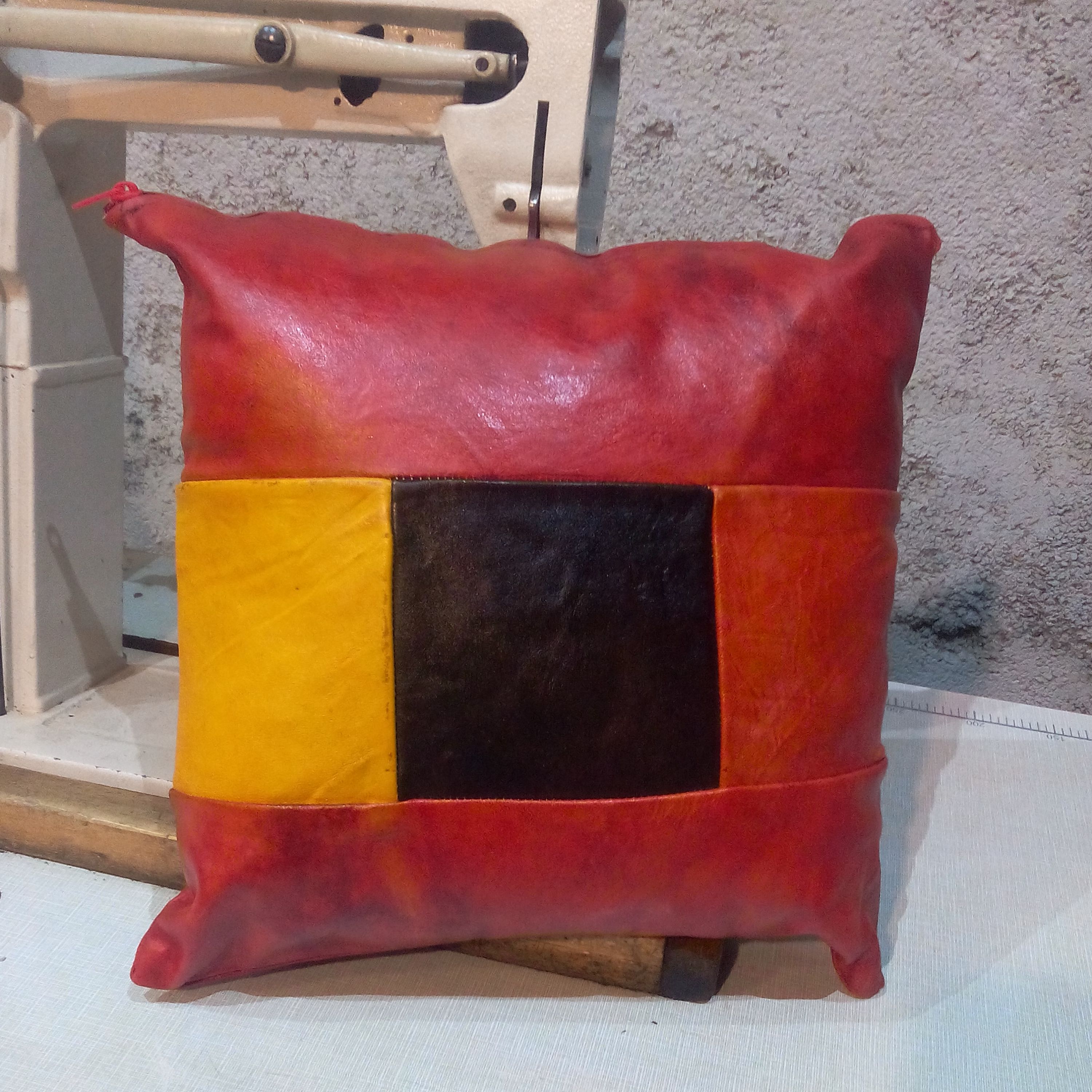 کاور کوسن چرم کد 14