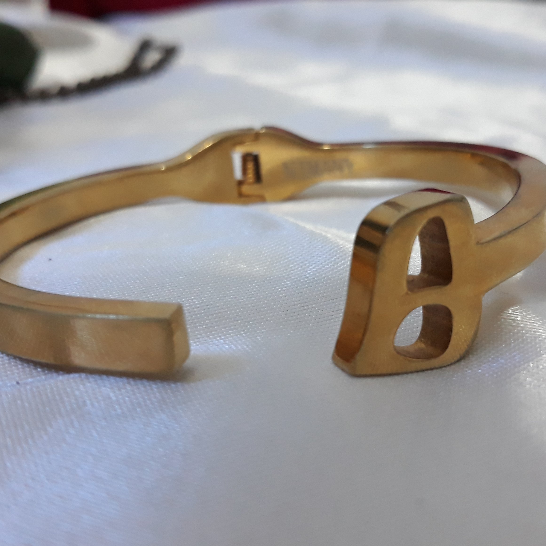 دستبند طرح ه