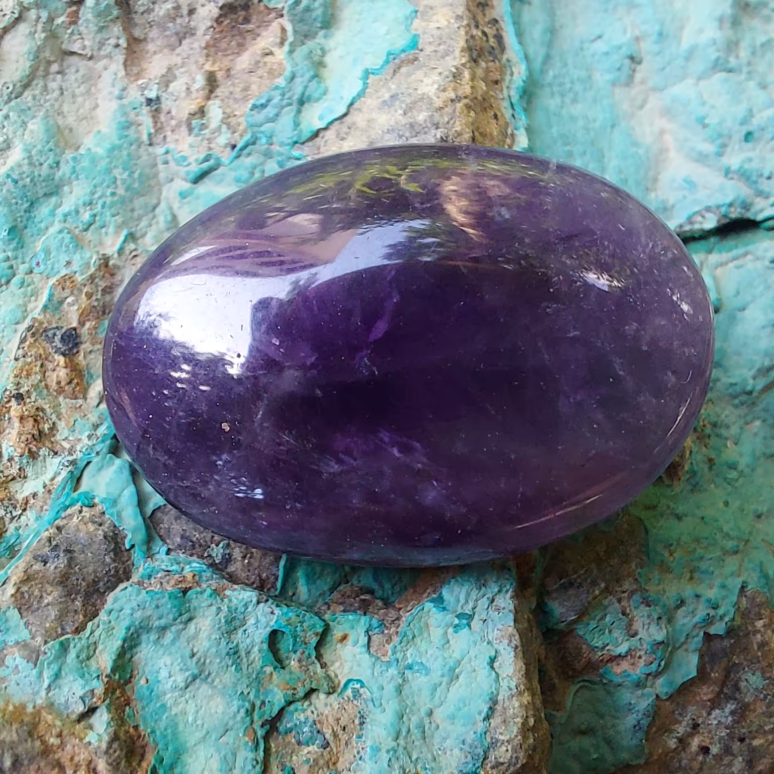 نگین آمیتیست طبیعی تراش بیضی دامله 5.8 گرم مناسب انگشتر یا آویز کد Am43