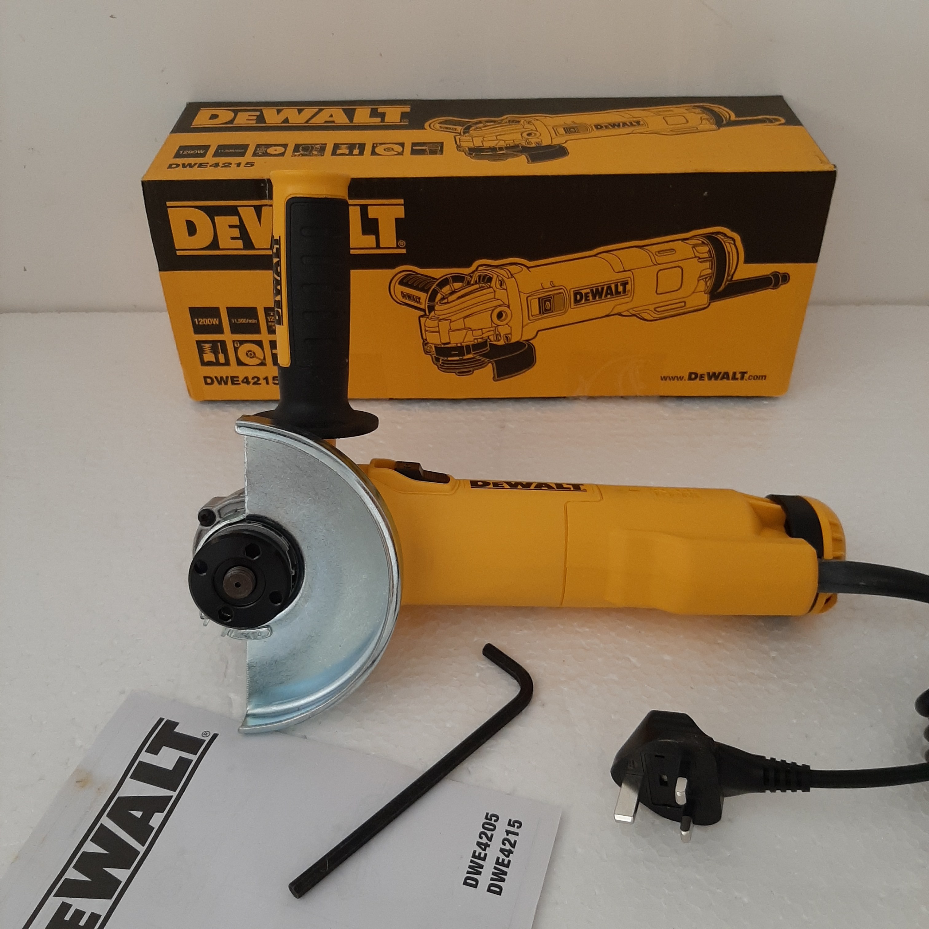 مینی فرز دیوالت مدل dwe4215  