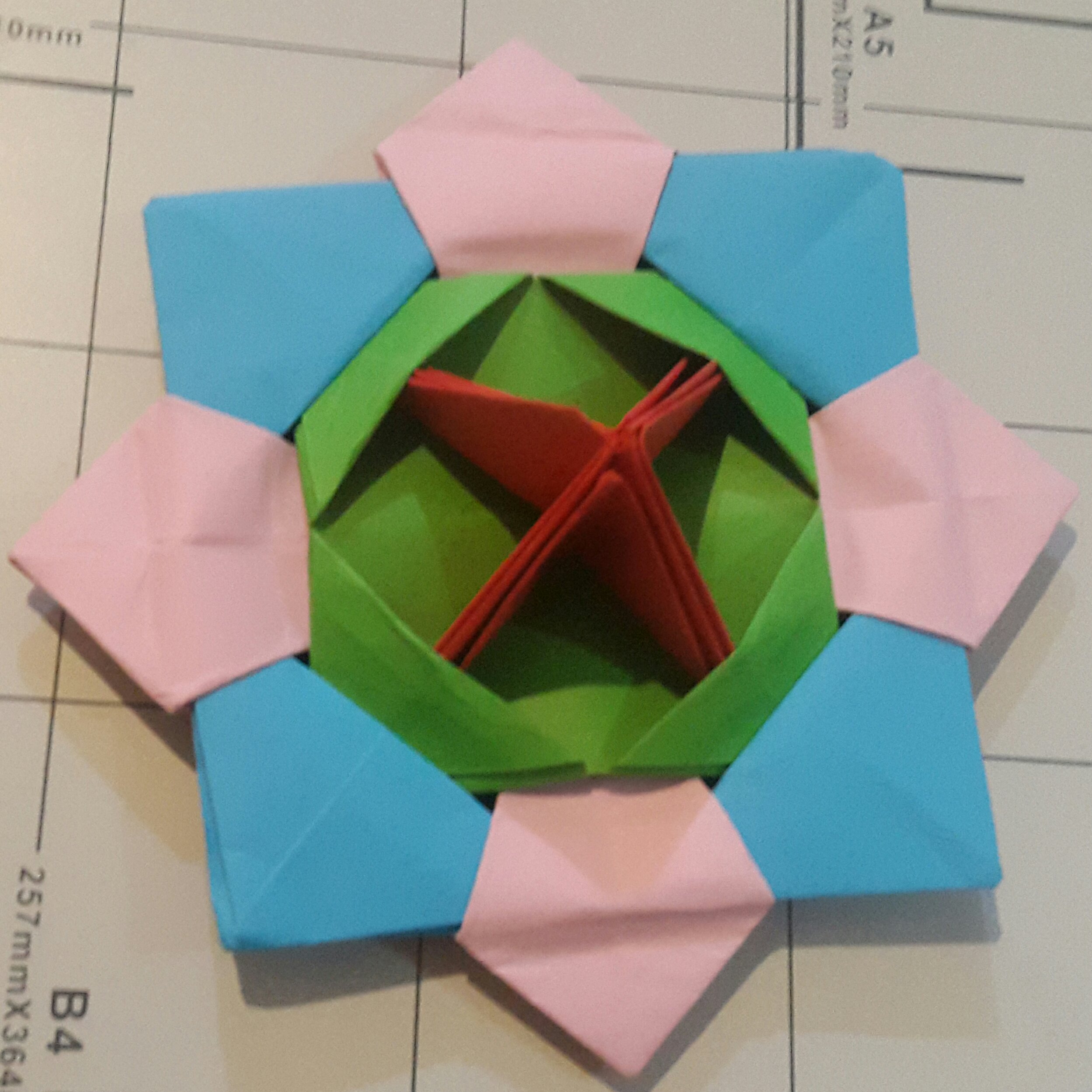 فرفره کاغذی بسته 10 عددی در طرح و رنگ مختلف