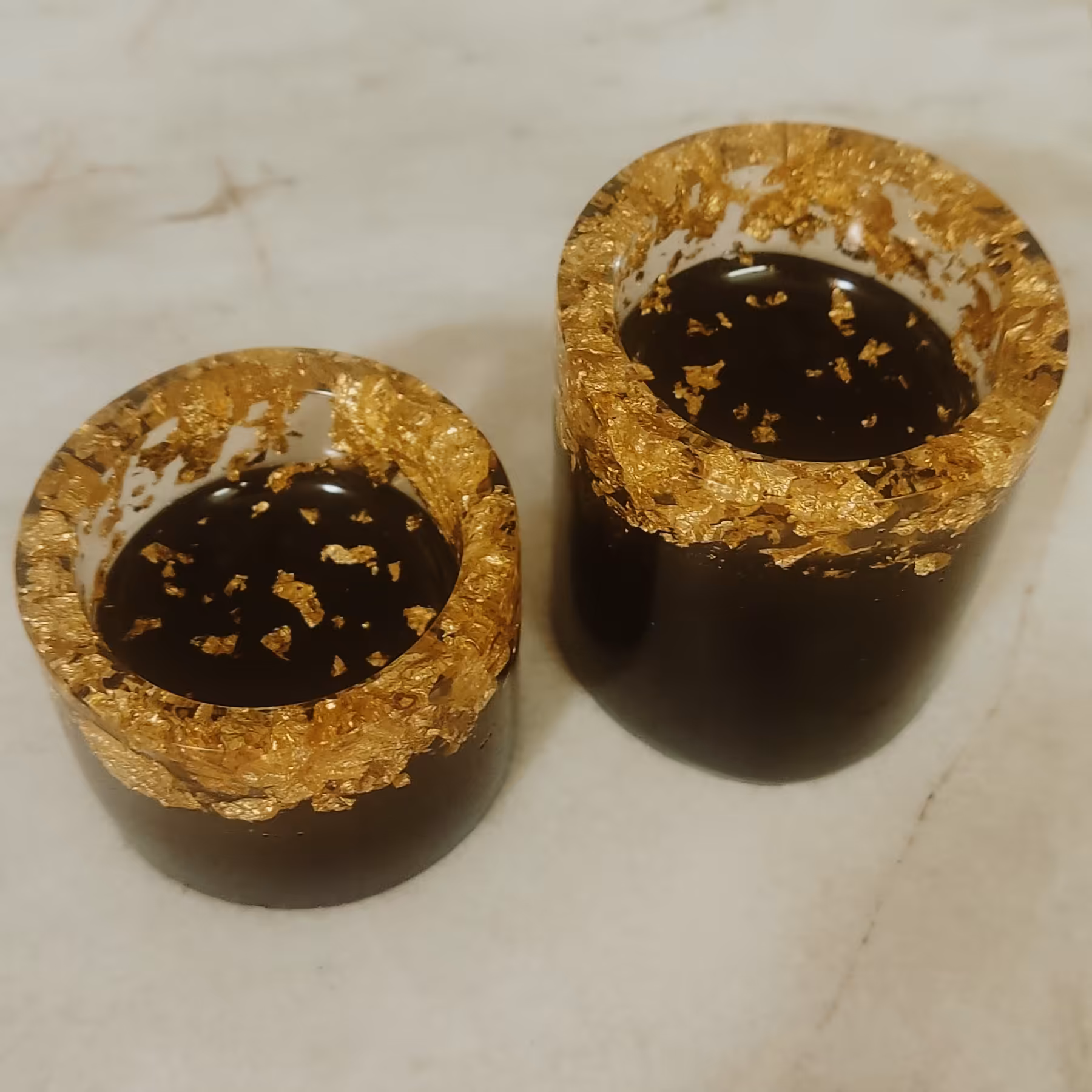 جاوارمری رزینی زیبا و منحصر به فردبا رنگ مشکی و تزیین ورق طلا  به صورت جفتی