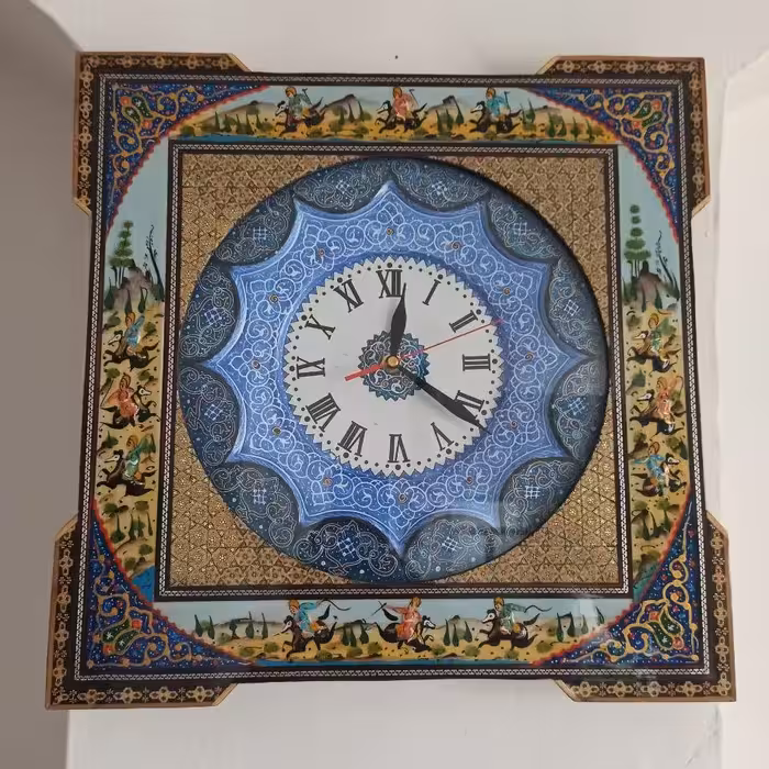 ساعت خاتمکاری چهارگوش طرح اسب و شکار با بشقاب میناکاری برجسته
