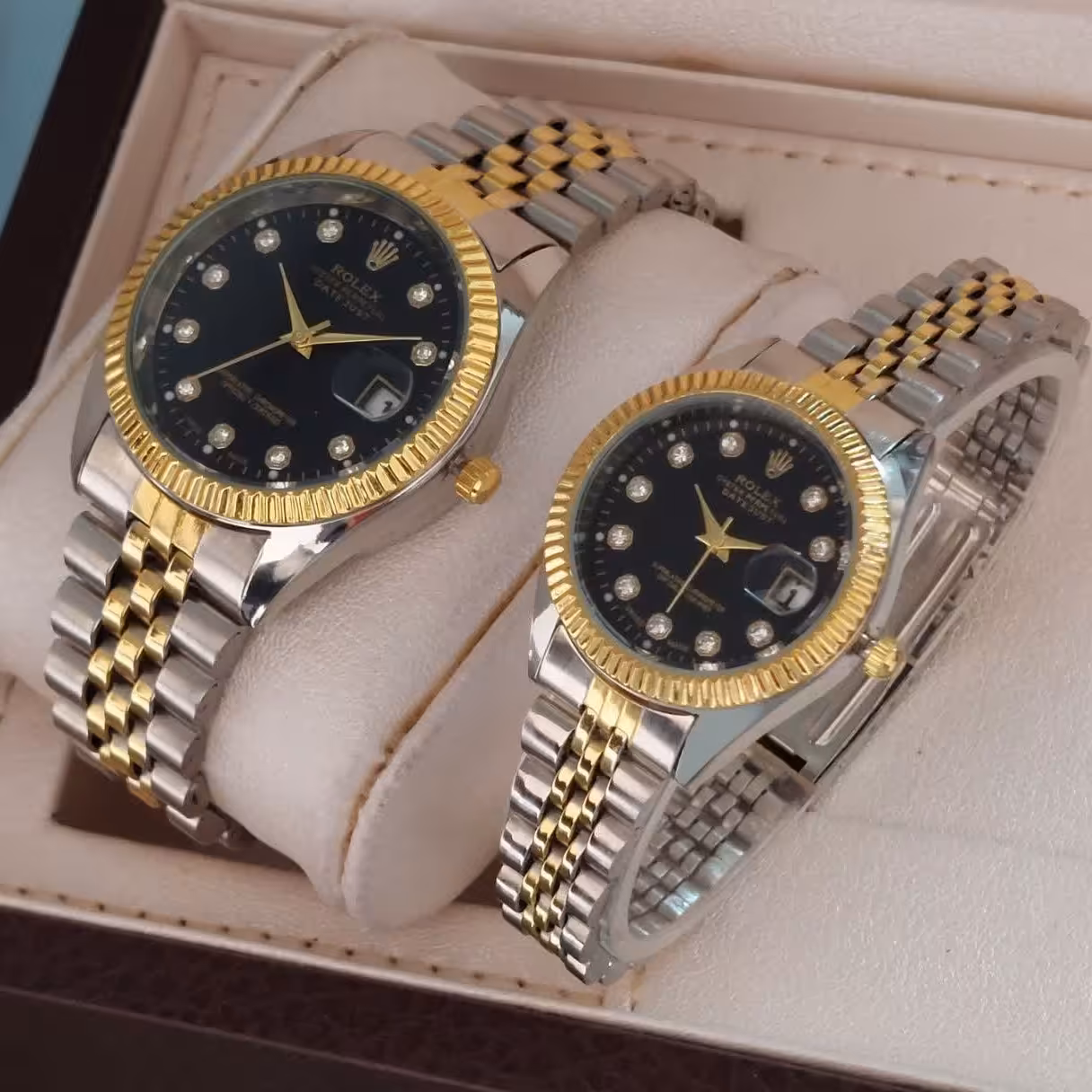 ساعت ست مردانه و زنانه رولکس  آبی  و مشکی شیشه ذره بینی ارسالرایگان باکیفیت شش ماه گارانتی موتور قطر 22و30میل (پس کرایه)