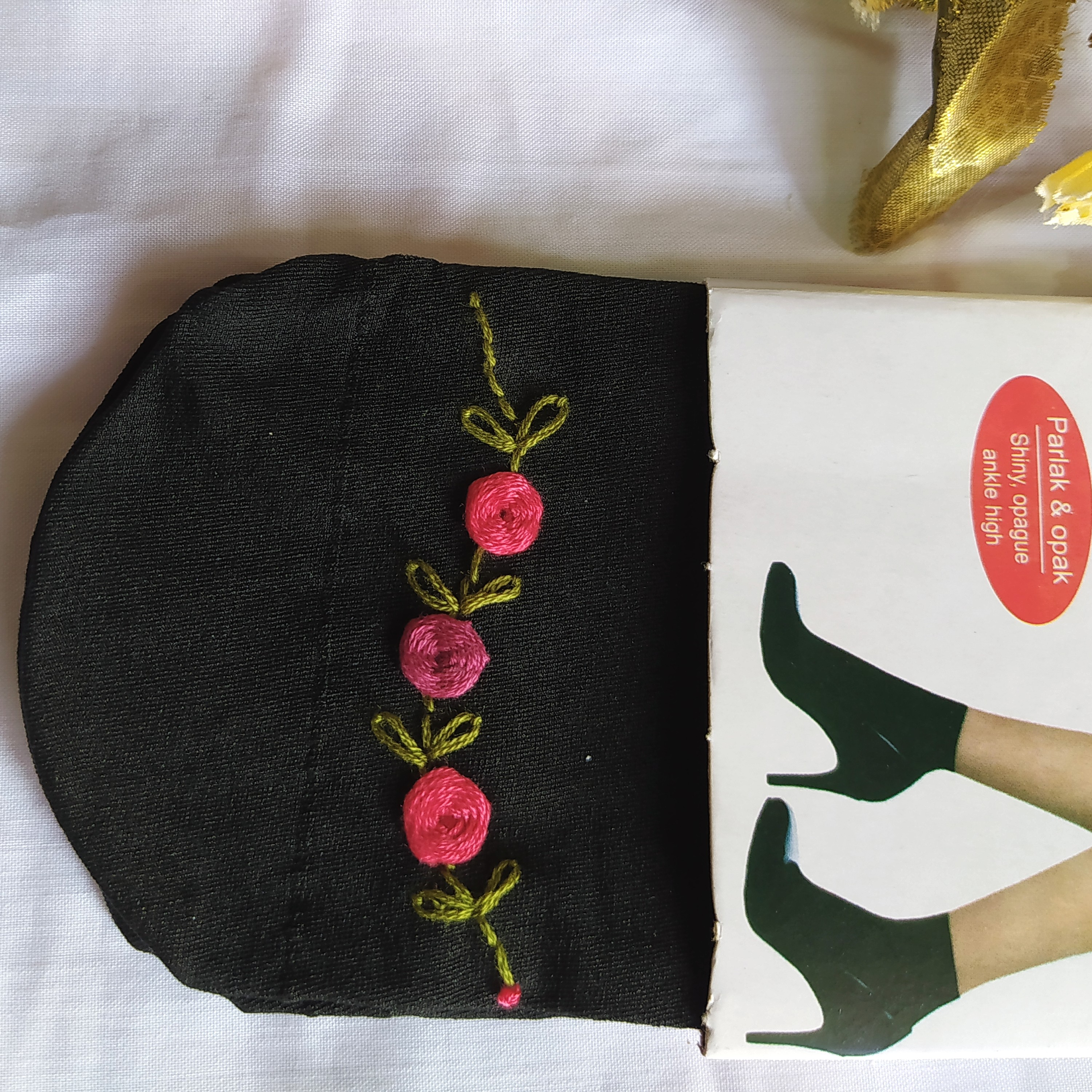 جوراب گلدوزی شده کار دست