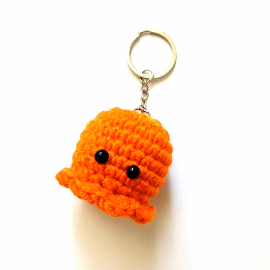 آویز جاکلیدی بافتنی دست باف طرح مینی عروس دریایی رنگ نارنجی سفیرباف