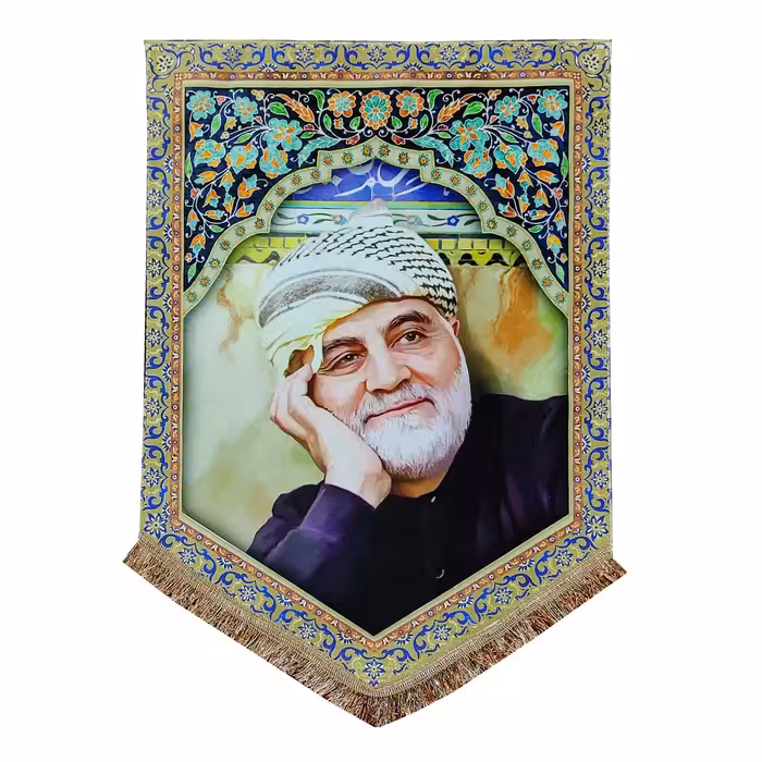 پرچم مخمل شهید حاج قاسم سلیمانی 50.70 کتیبه دفاع مقدس طرح مدافع حرم
