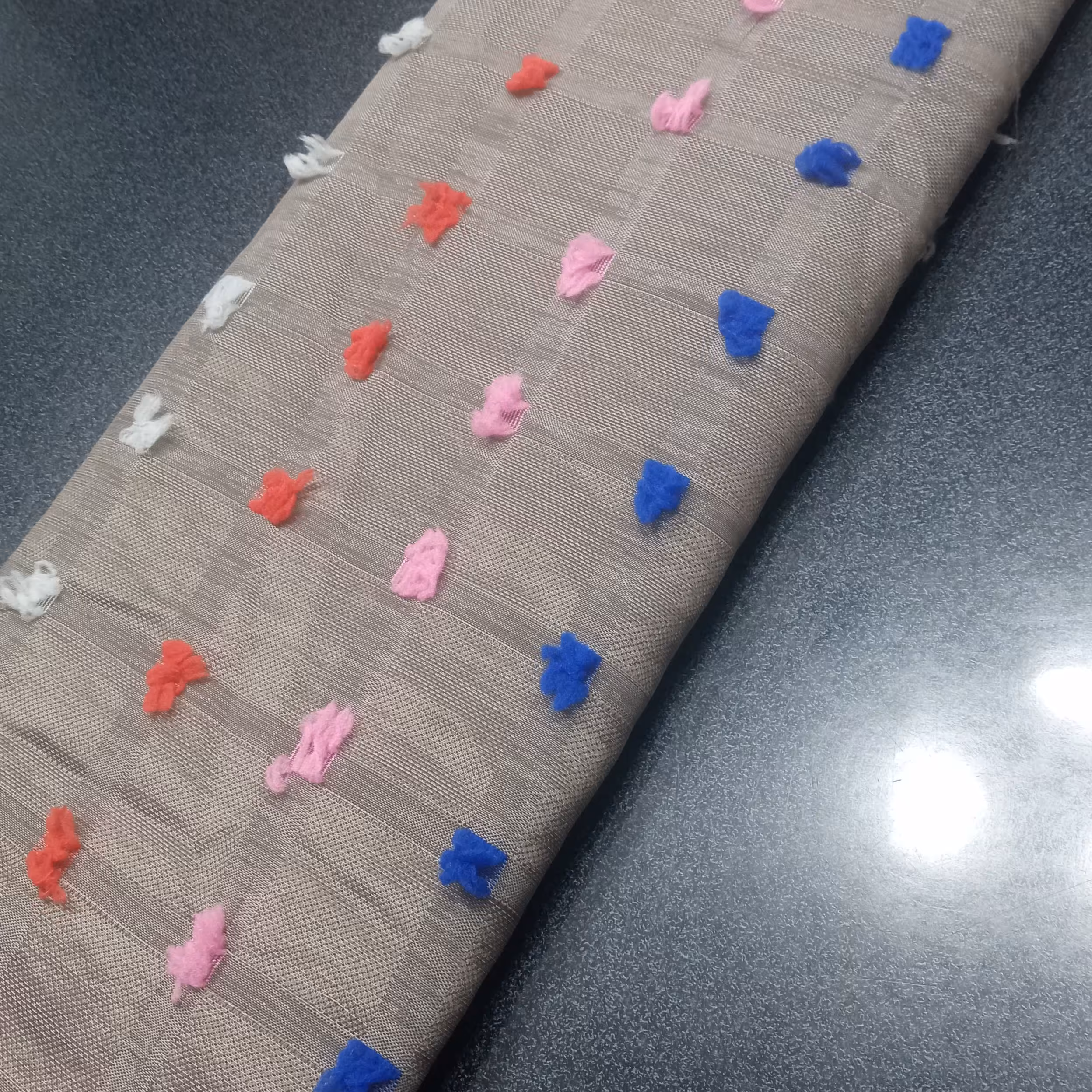 پارچه مانتویی گل برجسته