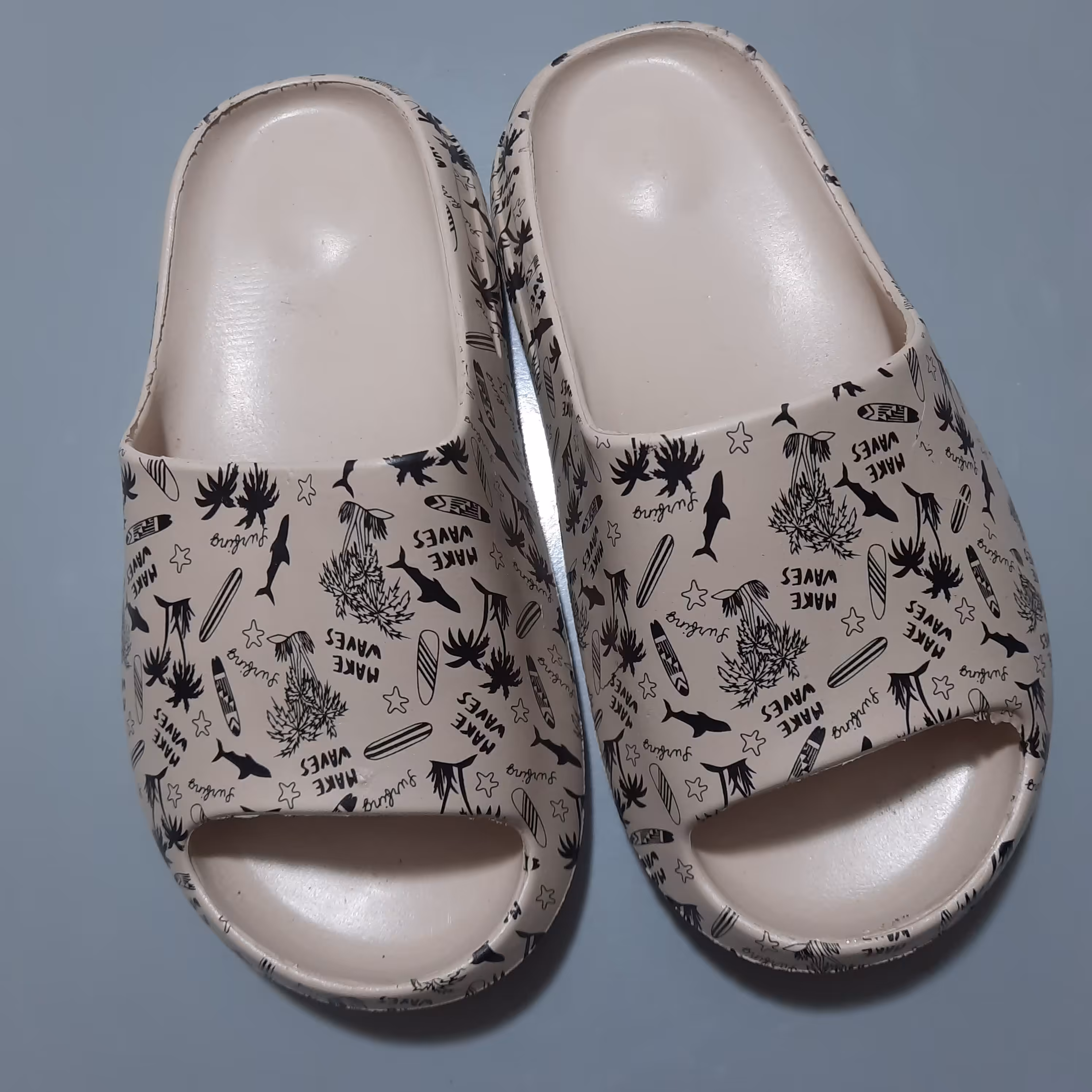 دمپایی میانه زنانه و پسرانه مدل ویوز  سایز 37 تا 40 رنگ کرم