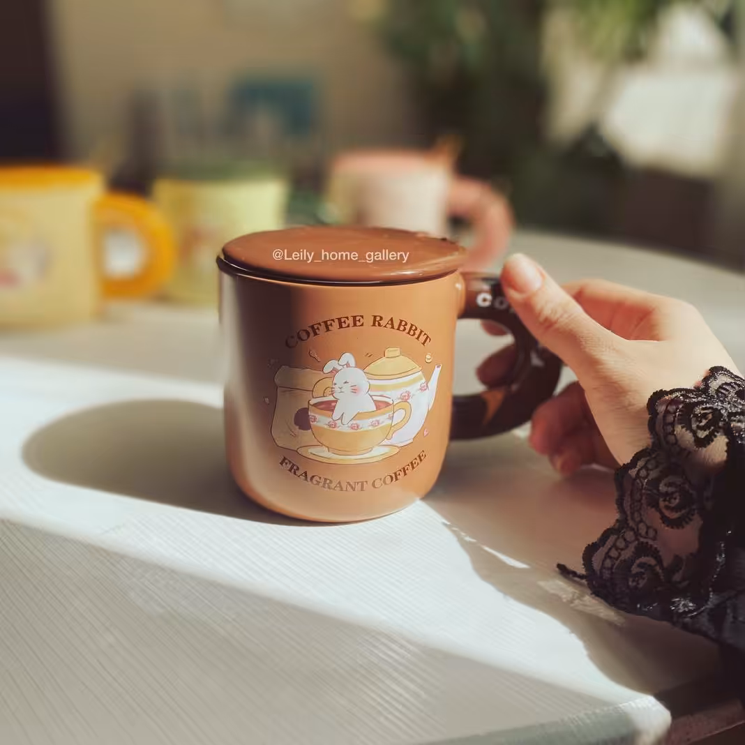 ماگ سرامیکی فانتزی  خرگوش  وارداتی درب دار  با قاشق طلایی