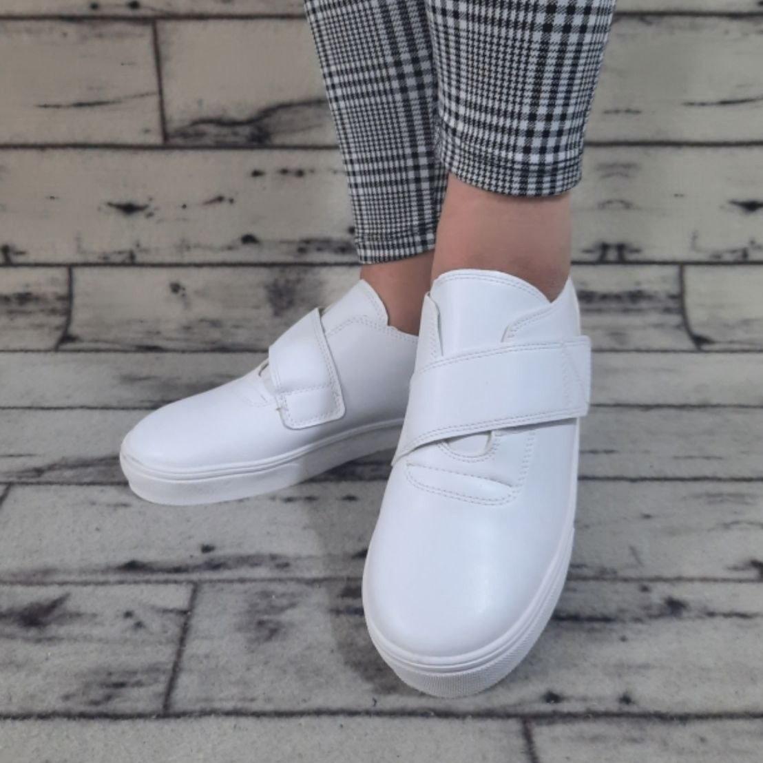 ونس چسبی سفید