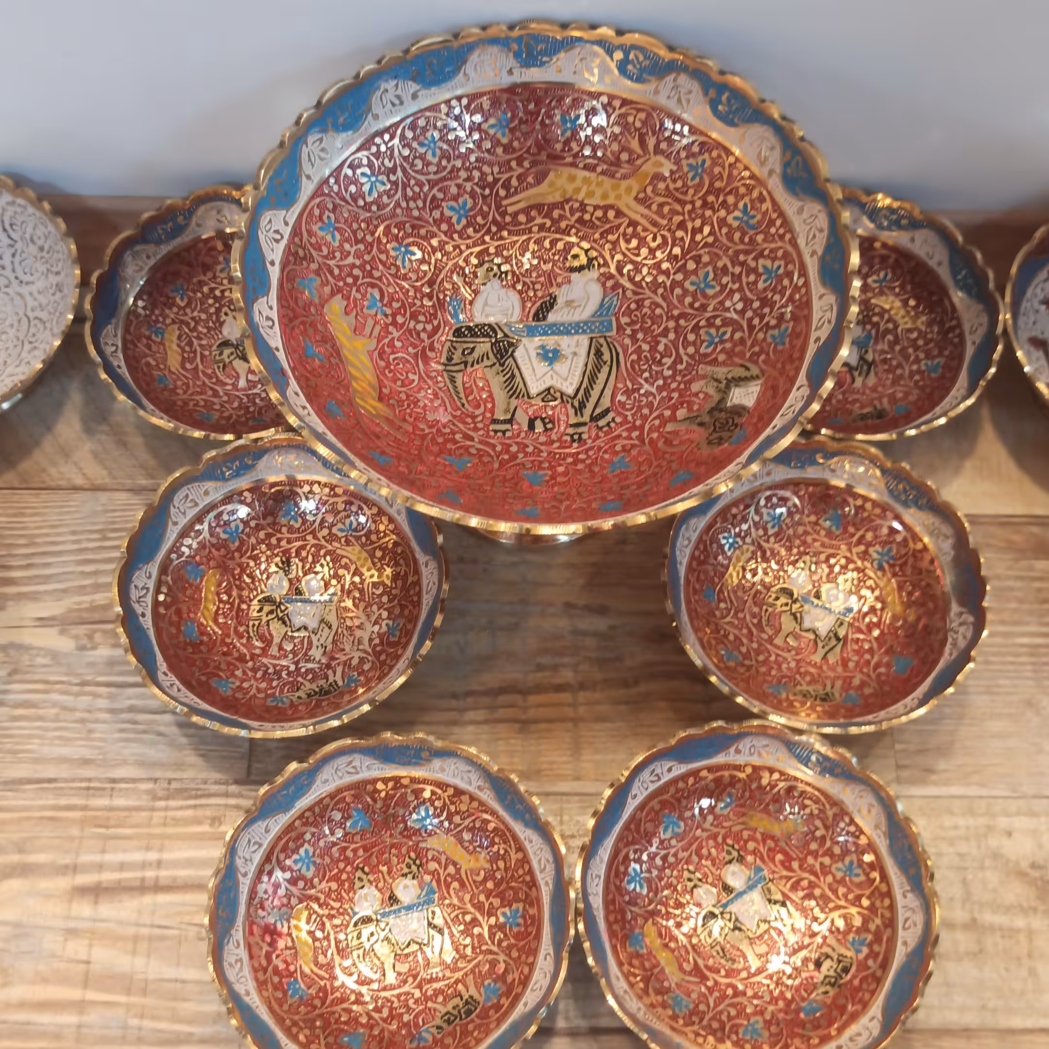 ظرف 7پارچه آجیل خوری و میوه خوری و هفت سین برنجی، میناکاری شده رنگ پرفروش سرخ آبی، قابل شست و شو بدون تغیر رنگ،شیک و خاص