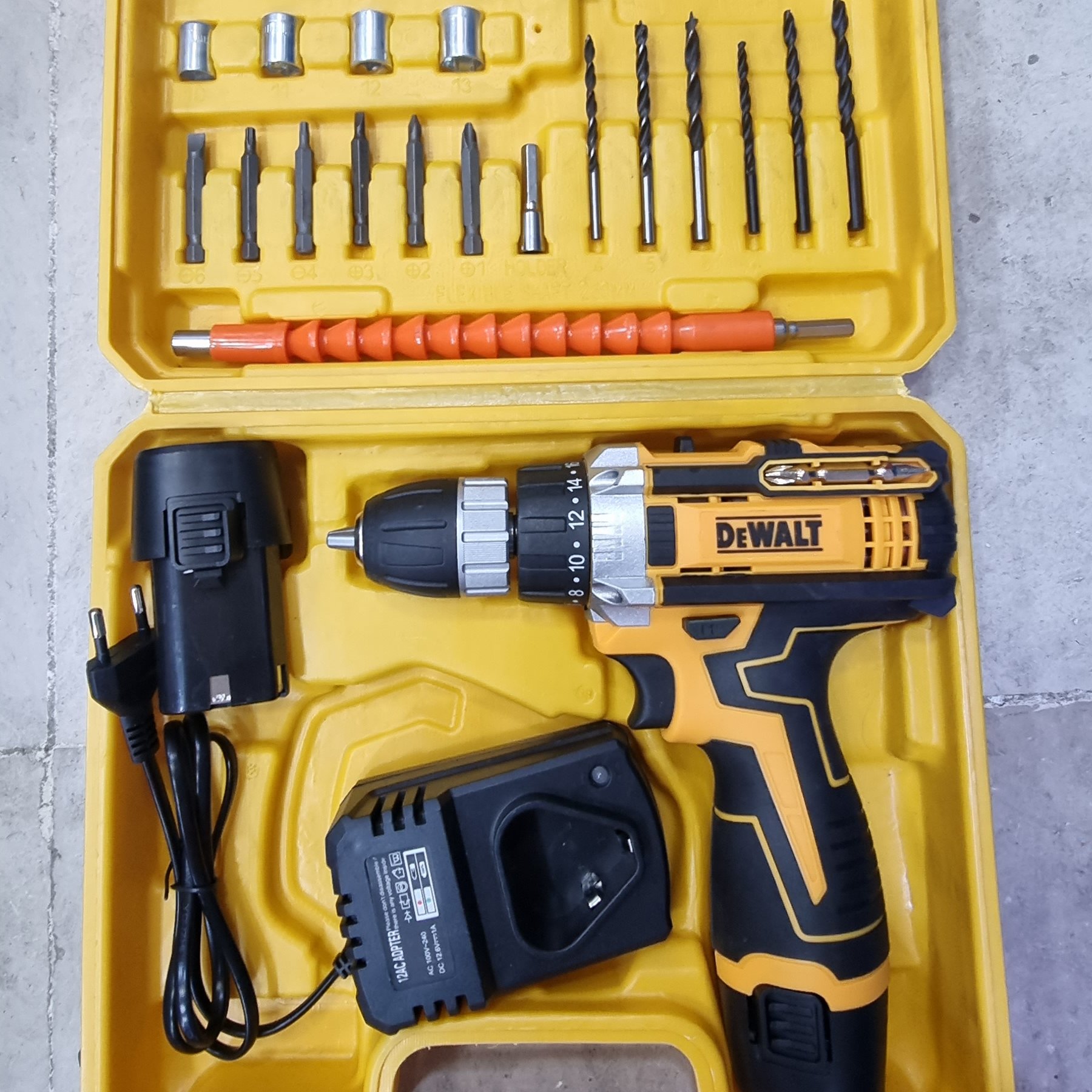 دریل شارژی 12 ولت دیوالت با لوازم کامل