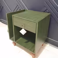 پا تختی مدرن پایها چوب روس. دو رنگ .رنگ سبز چرگ.رنگ قابل تغییر است.  